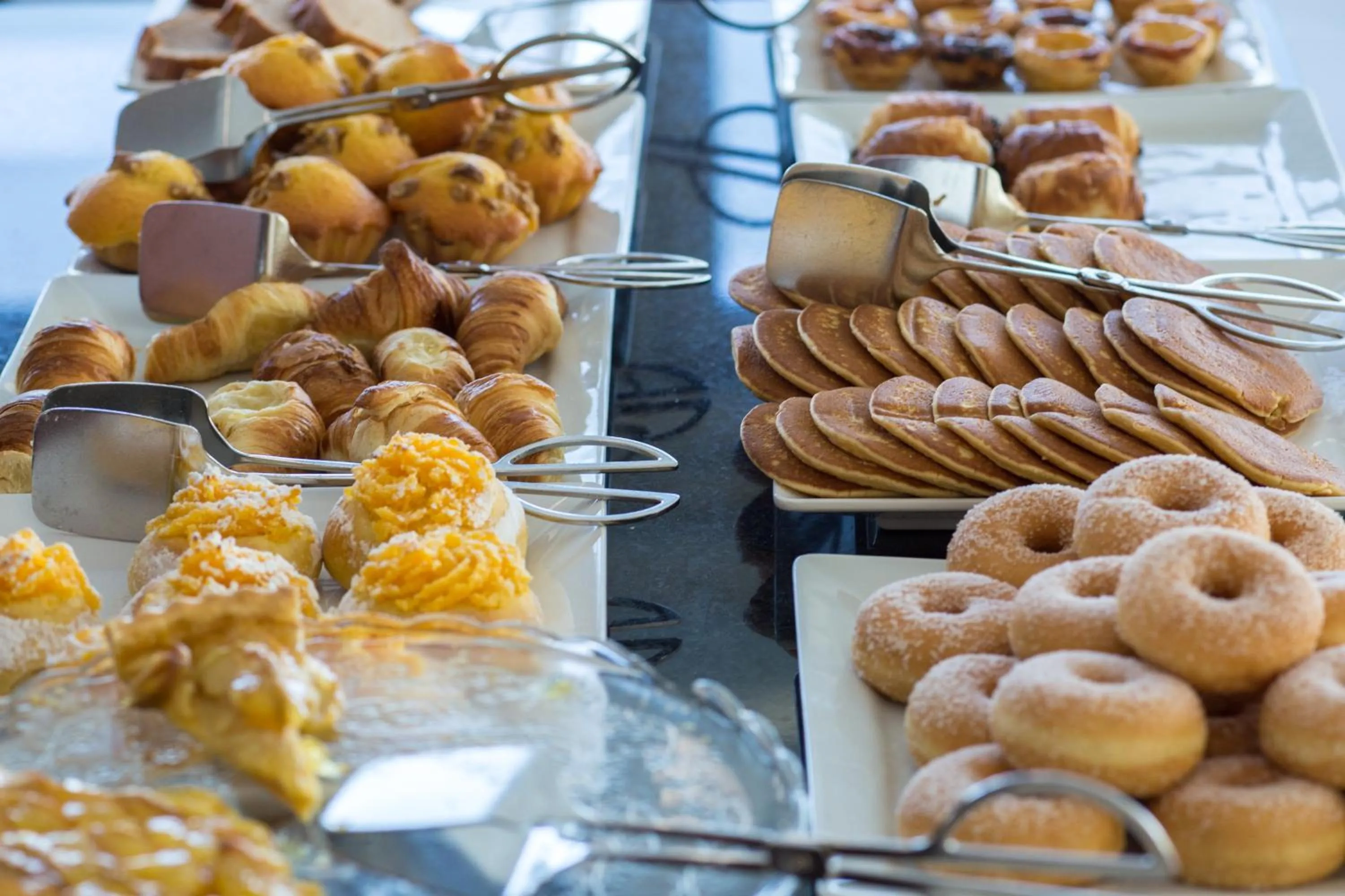 Buffet breakfast in Melia Ria Hotel & Spa