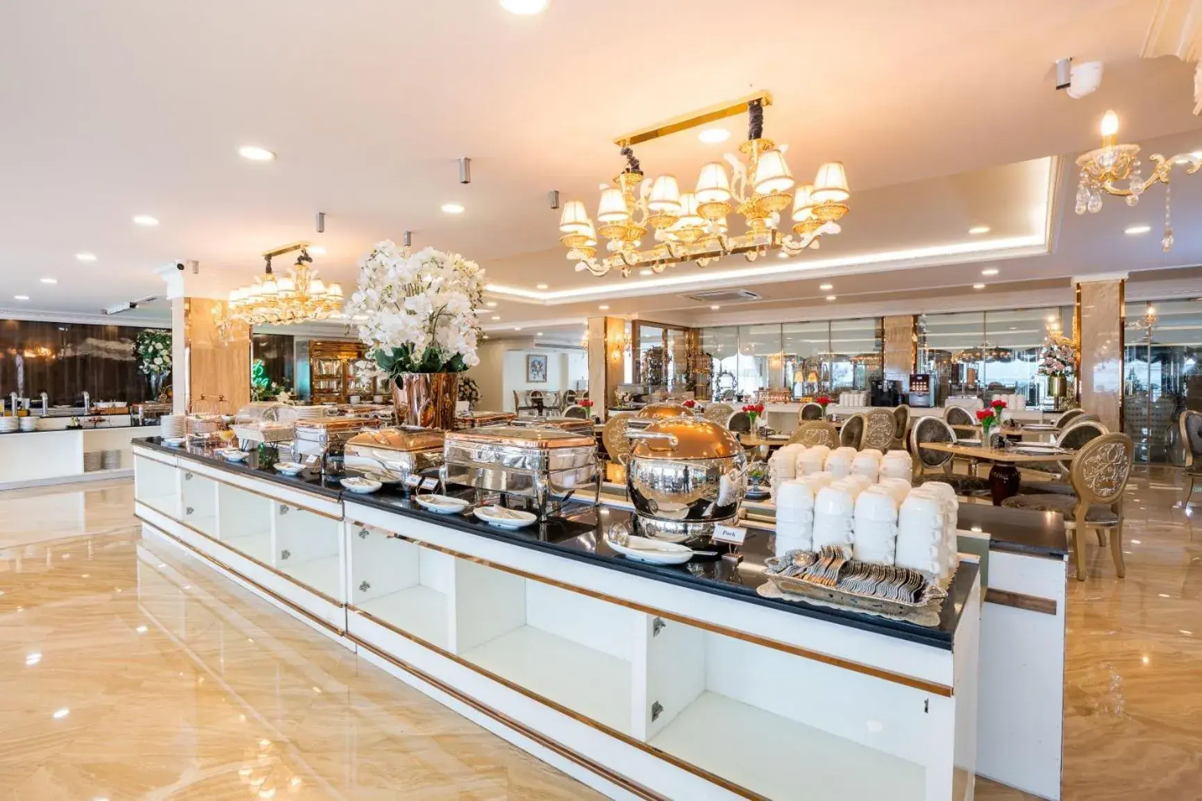 Restaurant/places to eat in LK Emerald Beach - SHA Extra Plus Restaurant/places to eat in LK Emerald Beach - SHA Extra Plus