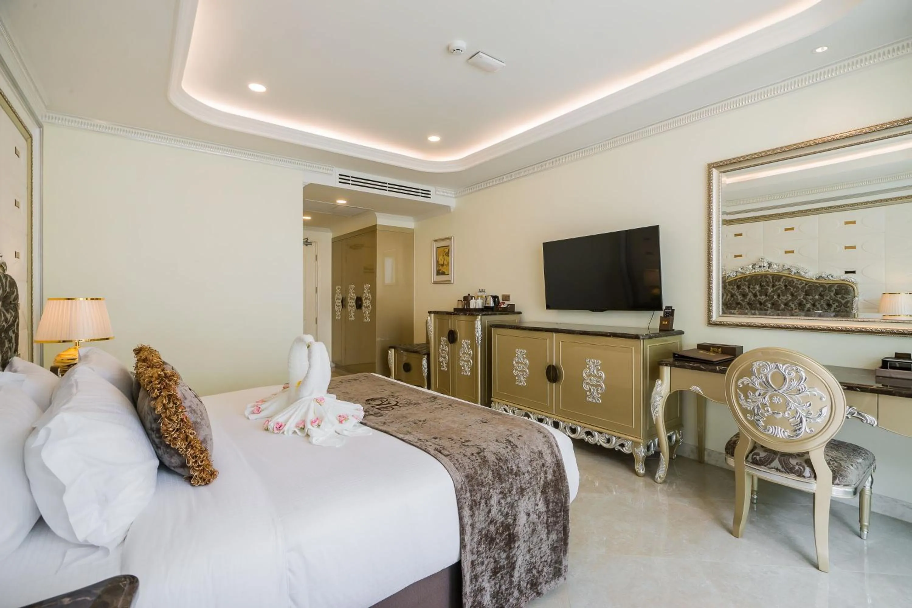 TV and multimedia, Bed in LK Emerald Beach - SHA Extra Plus