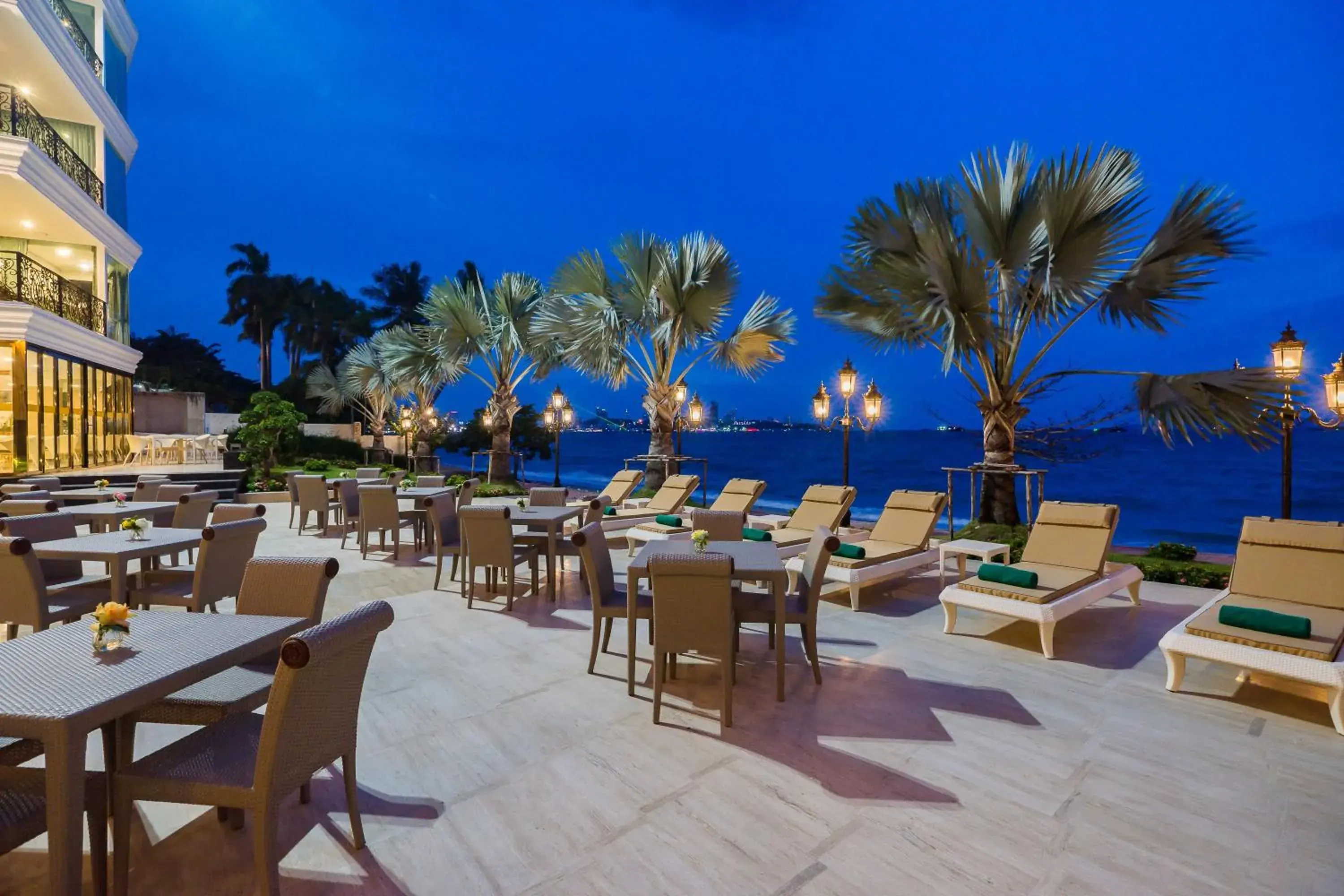Restaurant/places to eat in LK Emerald Beach - SHA Extra Plus Restaurant/places to eat in LK Emerald Beach - SHA Extra Plus