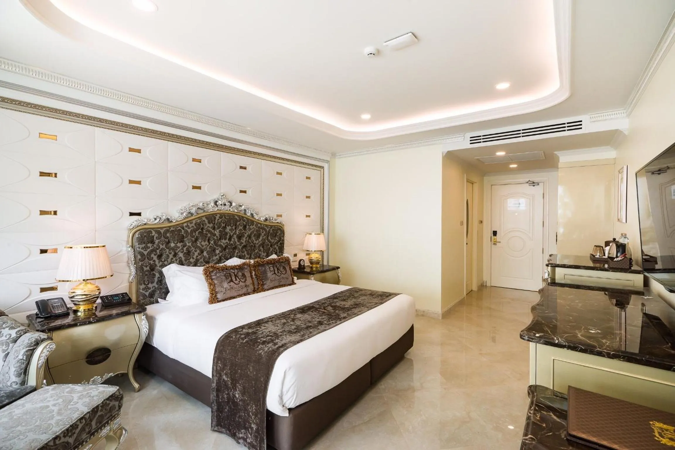 Bedroom, Bed in LK Emerald Beach - SHA Extra Plus