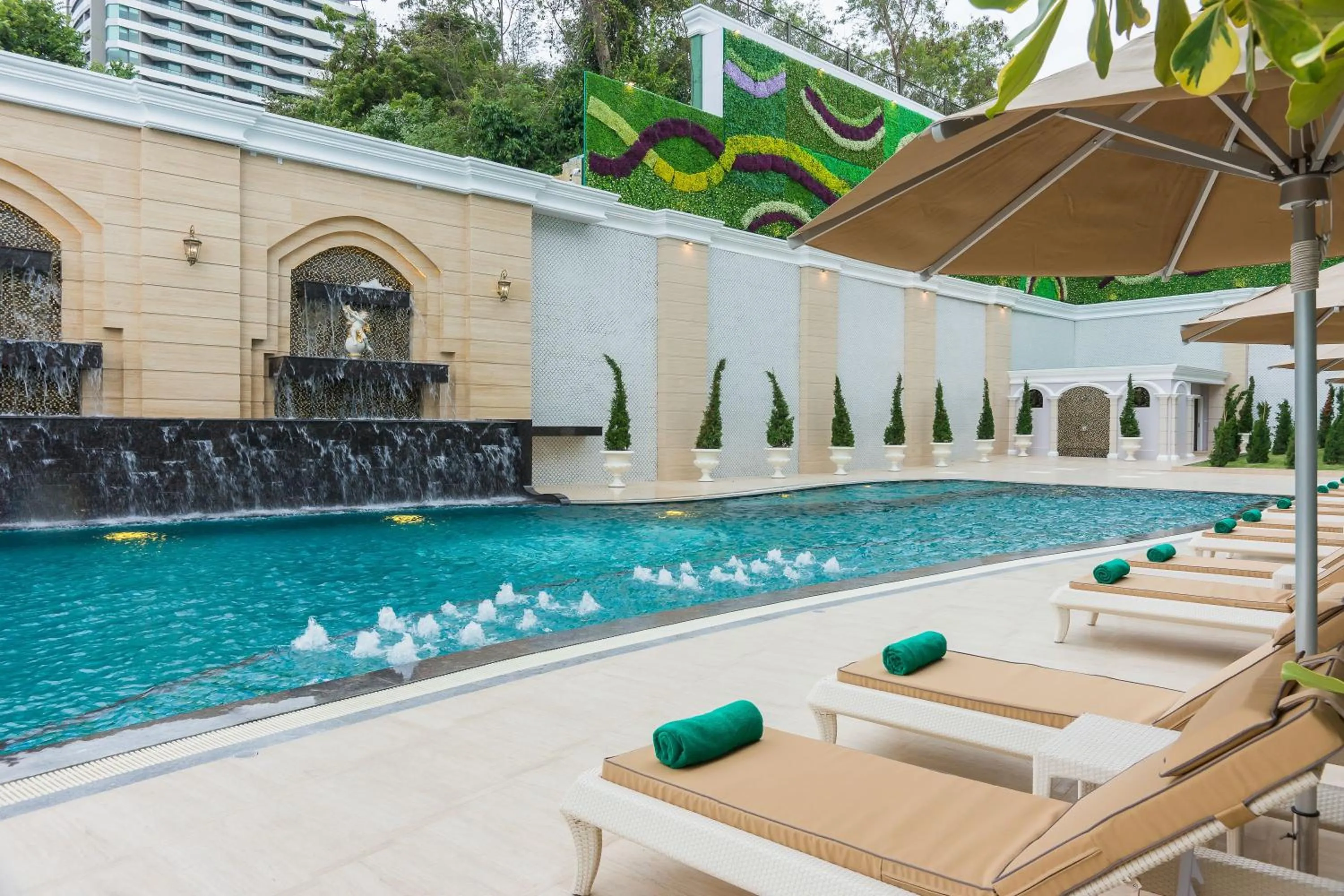 Swimming pool in LK Emerald Beach - SHA Extra Plus