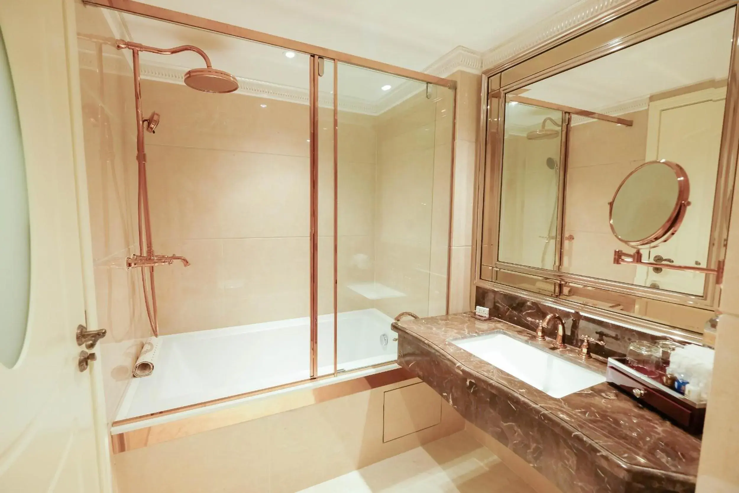 Bathroom in LK Emerald Beach - SHA Extra Plus Bathroom in LK Emerald Beach - SHA Extra Plus