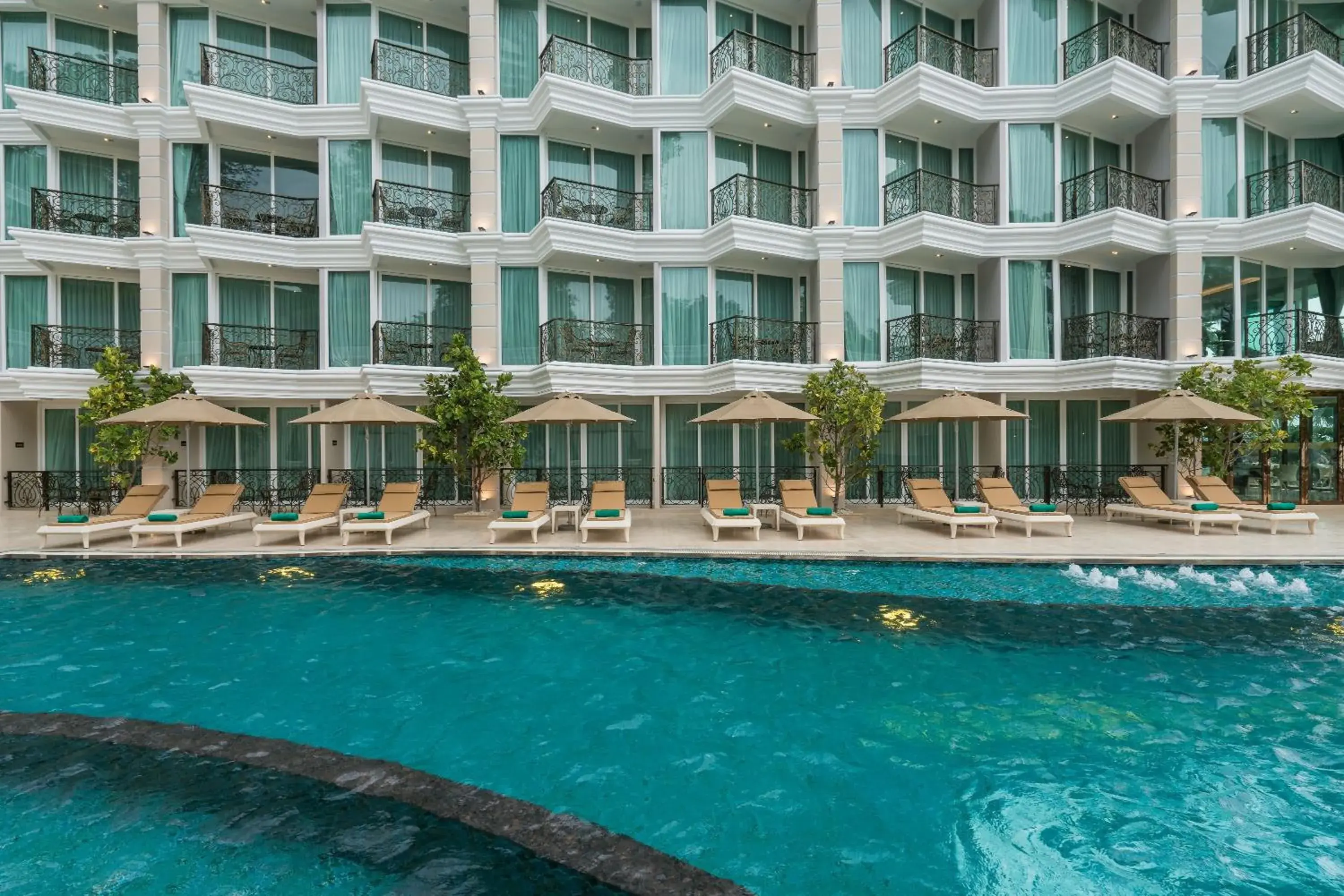 Property building in LK Emerald Beach - SHA Extra Plus Property building in LK Emerald Beach - SHA Extra Plus