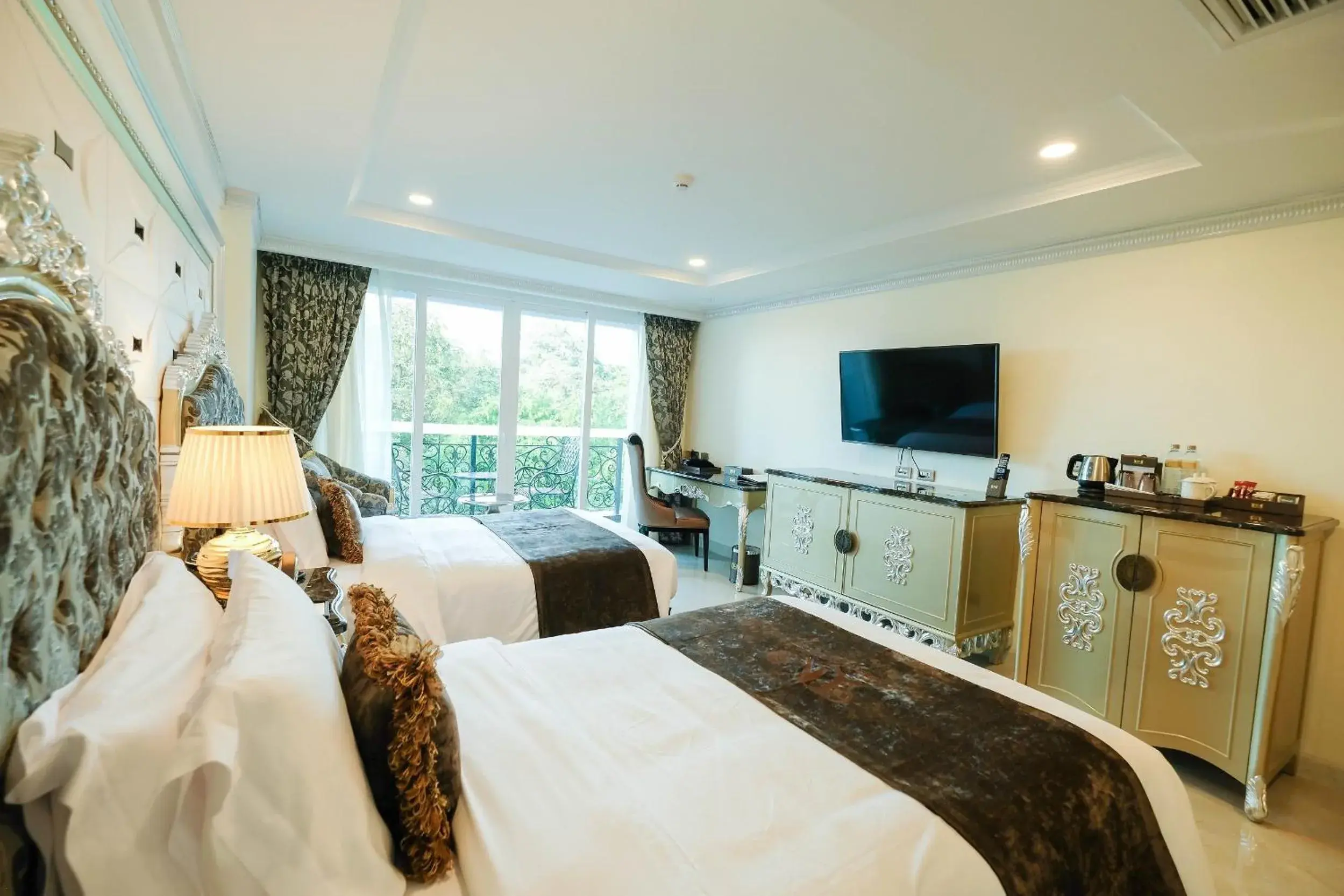 TV and multimedia, Bed in LK Emerald Beach - SHA Extra Plus TV and multimedia, Bed in LK Emerald Beach - SHA Extra Plus