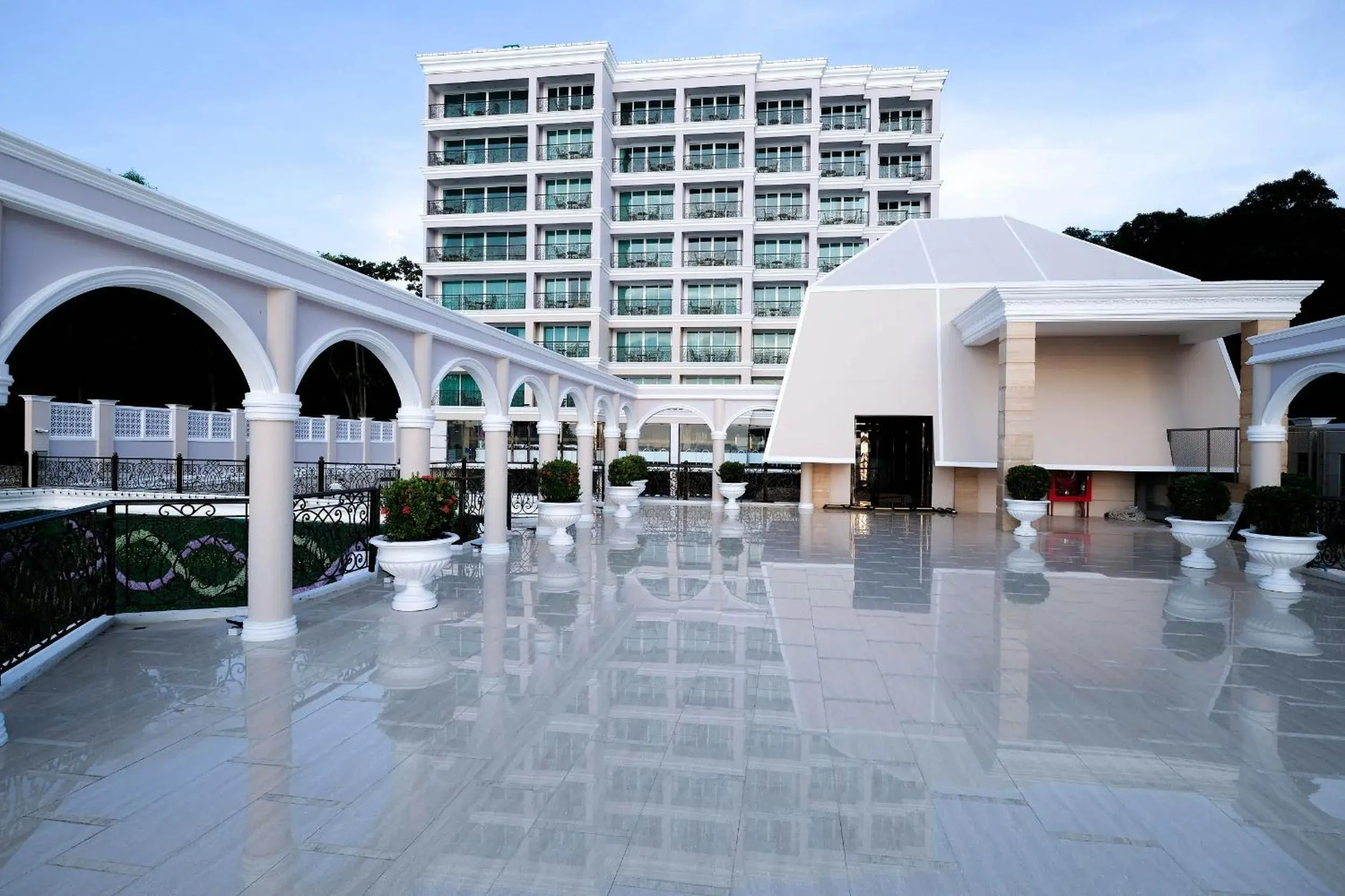 Property building in LK Emerald Beach - SHA Extra Plus Property building in LK Emerald Beach - SHA Extra Plus