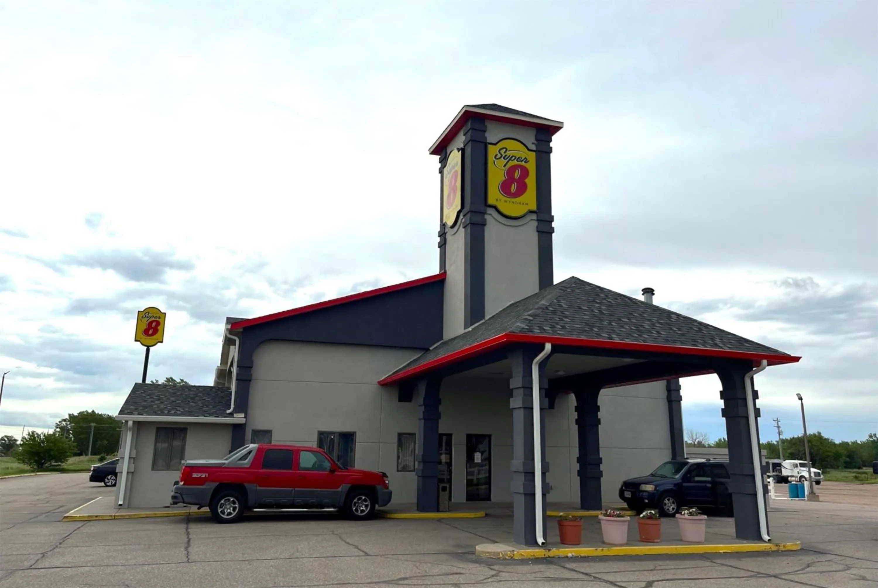 Property building in Super 8 by Wyndham Lexington