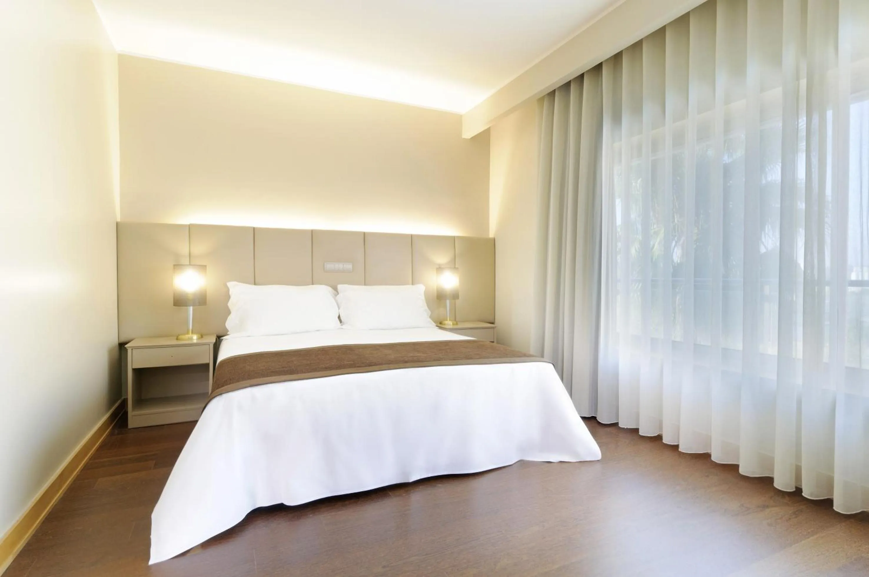 Bedroom, Bed in TRYP by Wyndham Porto Expo Hotel