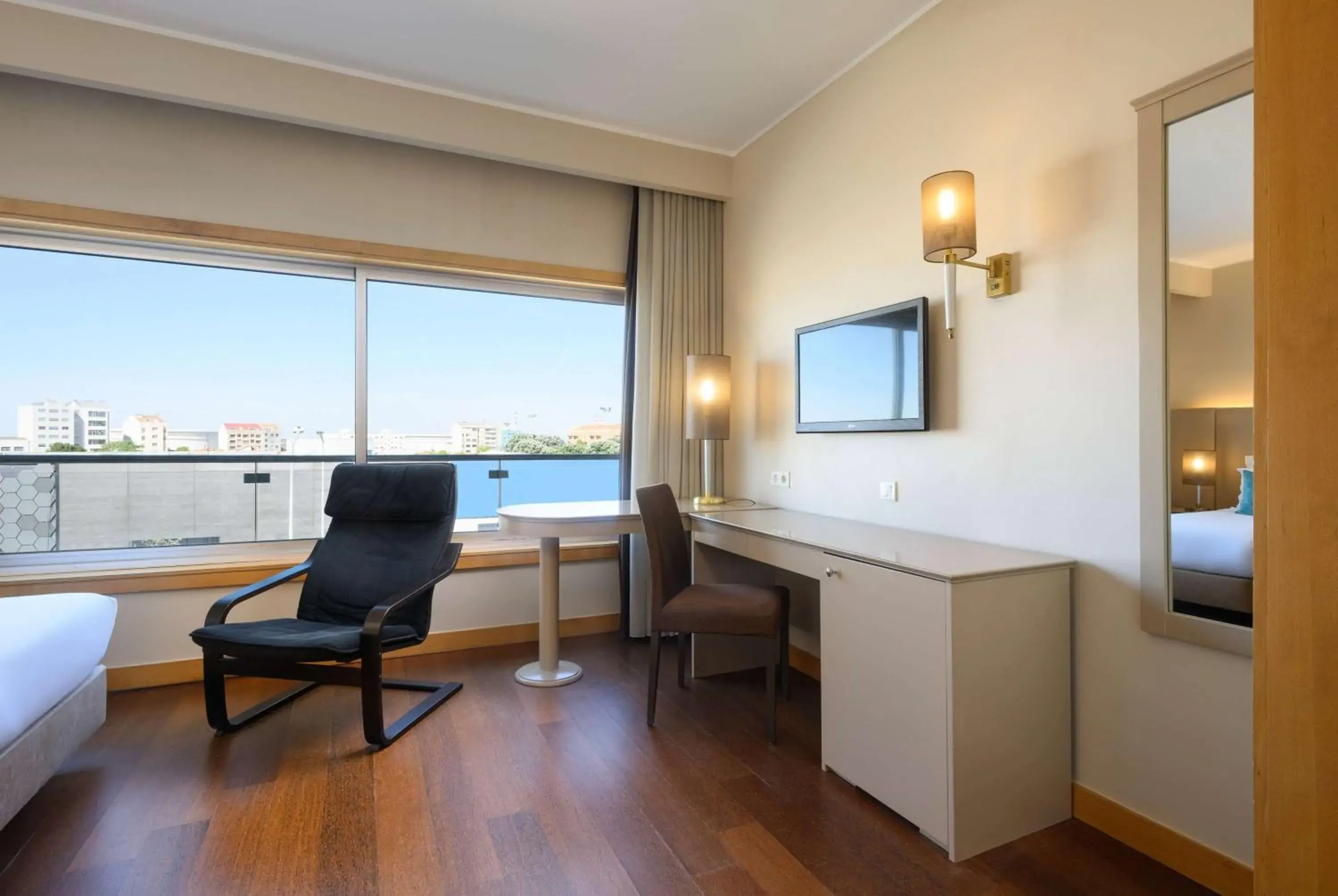 Premium Double Room with Pool View - Non-Smoking in TRYP by Wyndham Porto Expo Hotel Premium Double Room with Pool View - Non-Smoking in TRYP by Wyndham Porto Expo Hotel