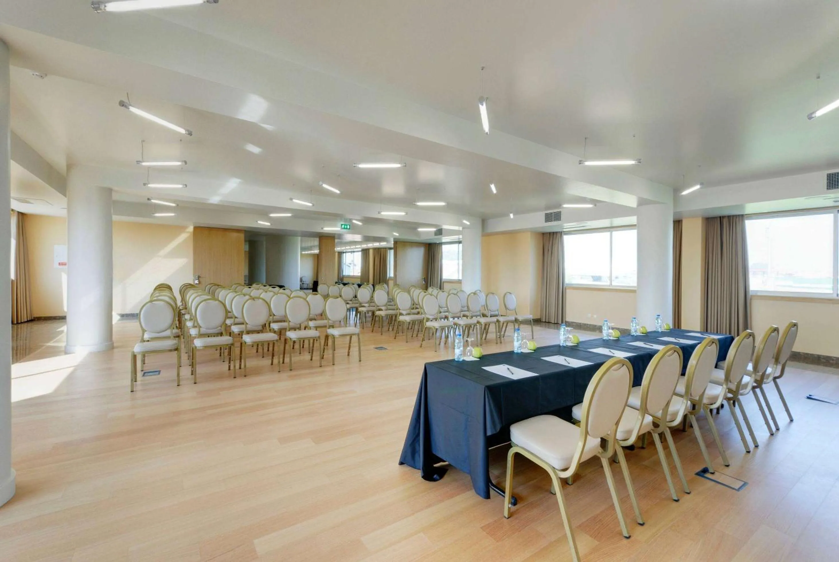 Meeting/conference room in TRYP by Wyndham Porto Expo Hotel