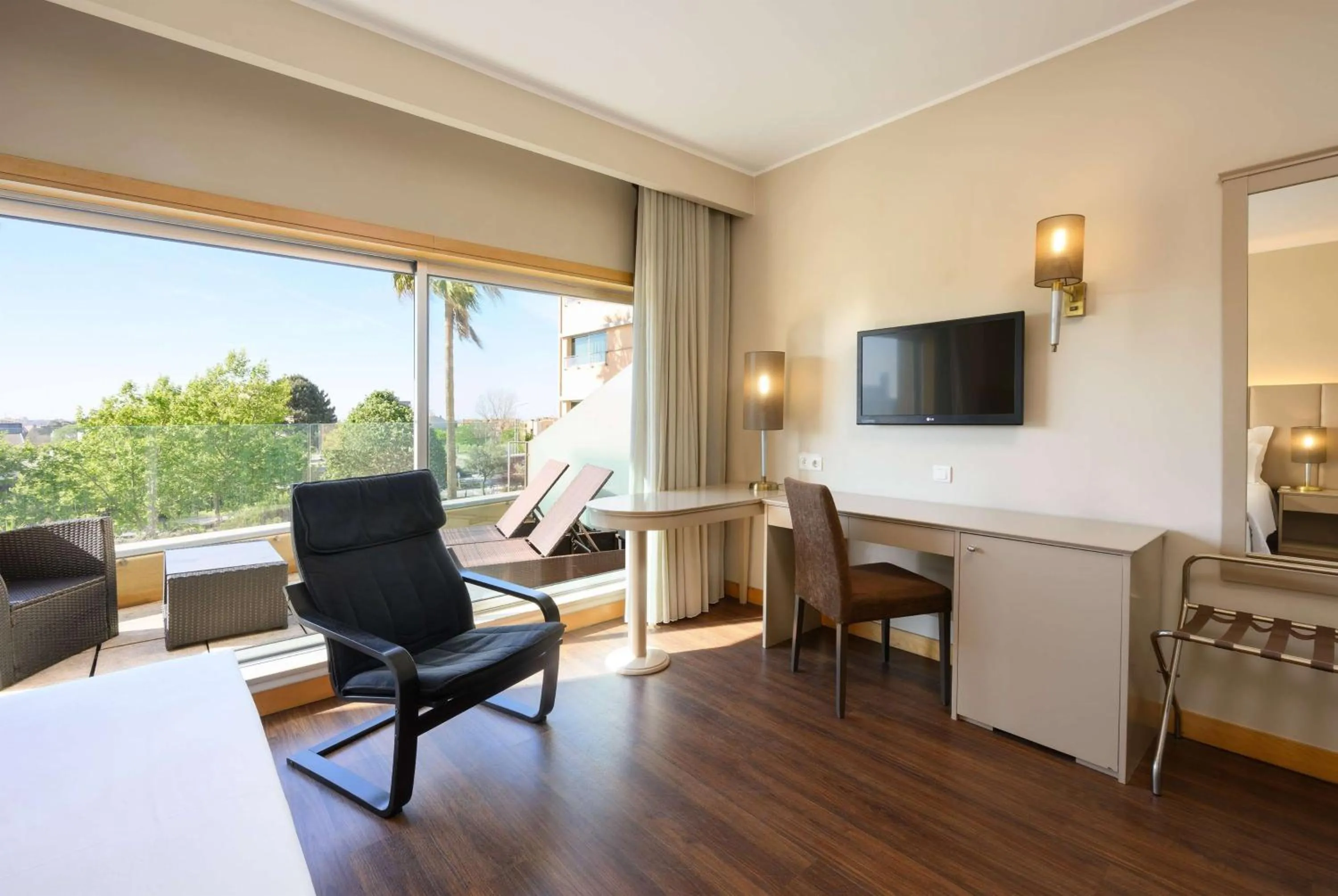 Photo of the whole room in TRYP by Wyndham Porto Expo Hotel