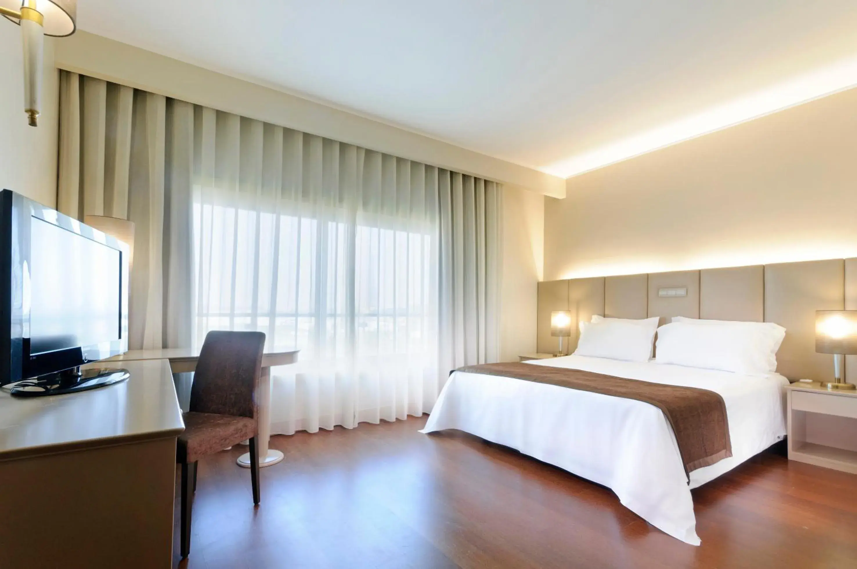 Twin Room with Three Twin Beds - Mobility Accessible/Non-Smoking in TRYP by Wyndham Porto Expo Hotel Twin Room with Three Twin Beds - Mobility Accessible/Non-Smoking in TRYP by Wyndham Porto Expo Hotel