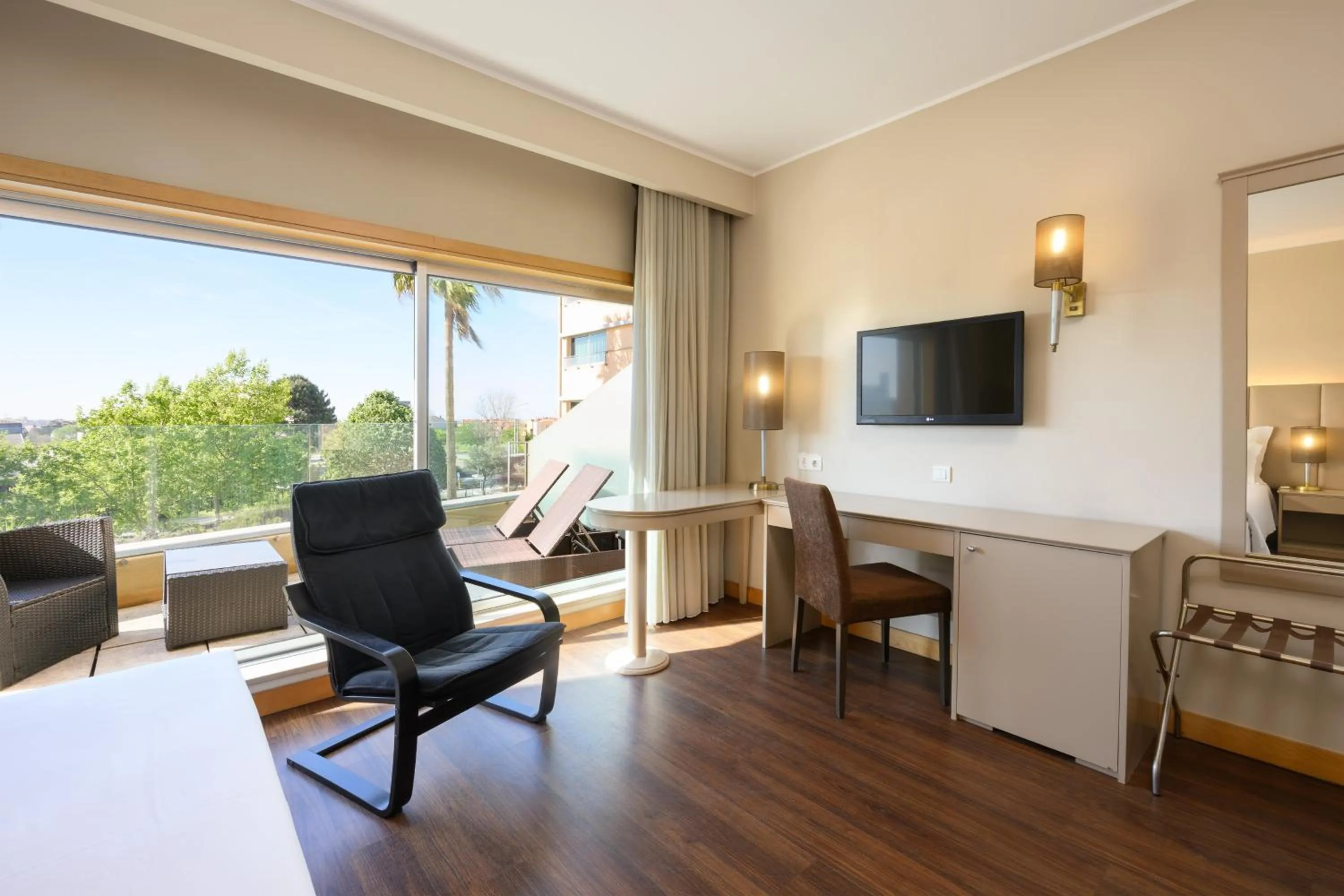 Bedroom in TRYP by Wyndham Porto Expo Hotel