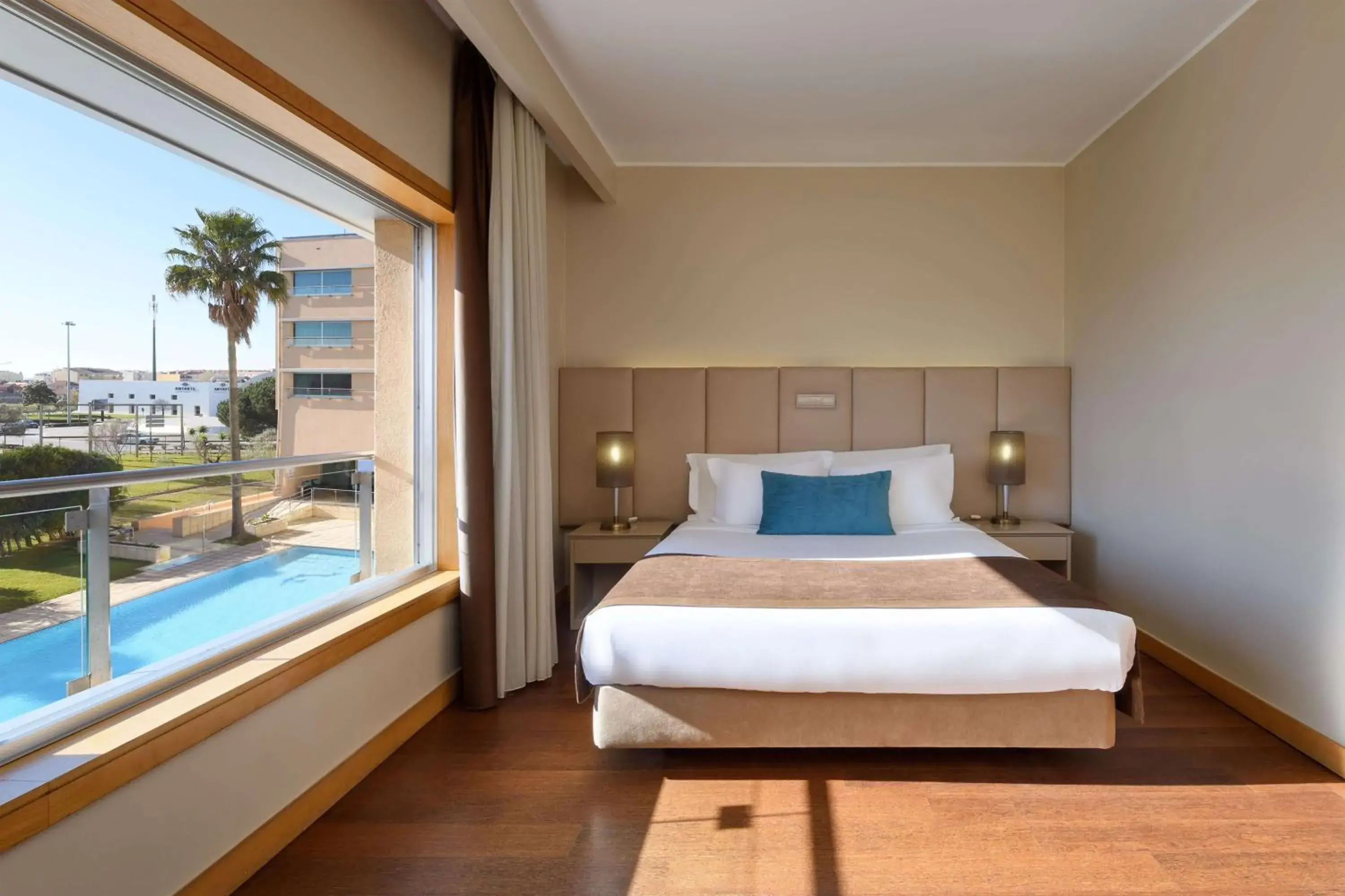 Deluxe Double Room with Pool View - Non-Smoking in TRYP by Wyndham Porto Expo Hotel Deluxe Double Room with Pool View - Non-Smoking in TRYP by Wyndham Porto Expo Hotel
