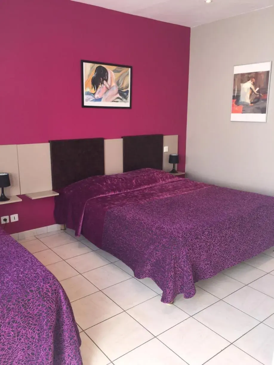 Triple Room - Disability Access in Hôtel Savary Triple Room - Disability Access in Hôtel Savary