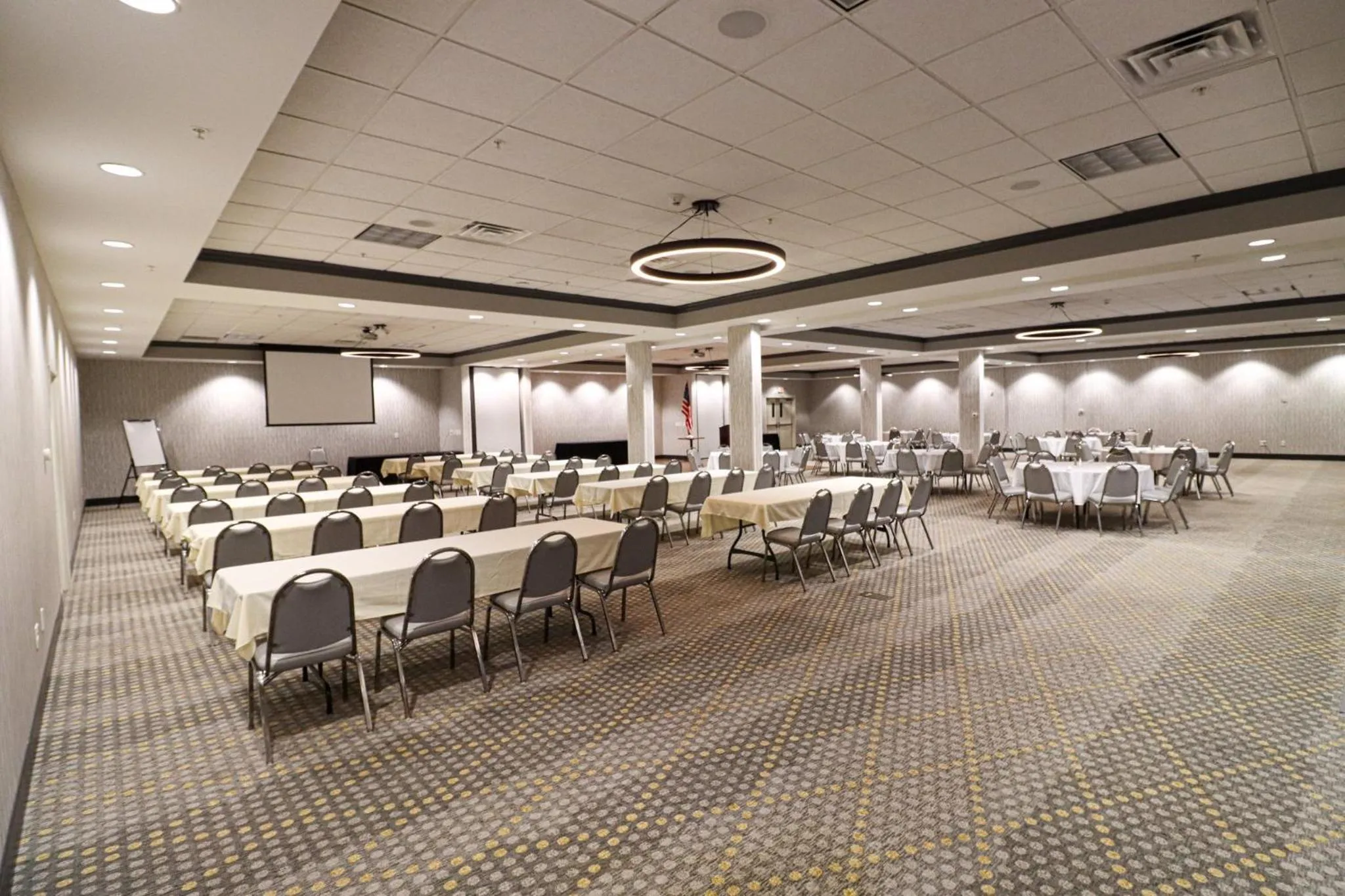 Meeting/conference room in Holiday Inn Quincy by IHG