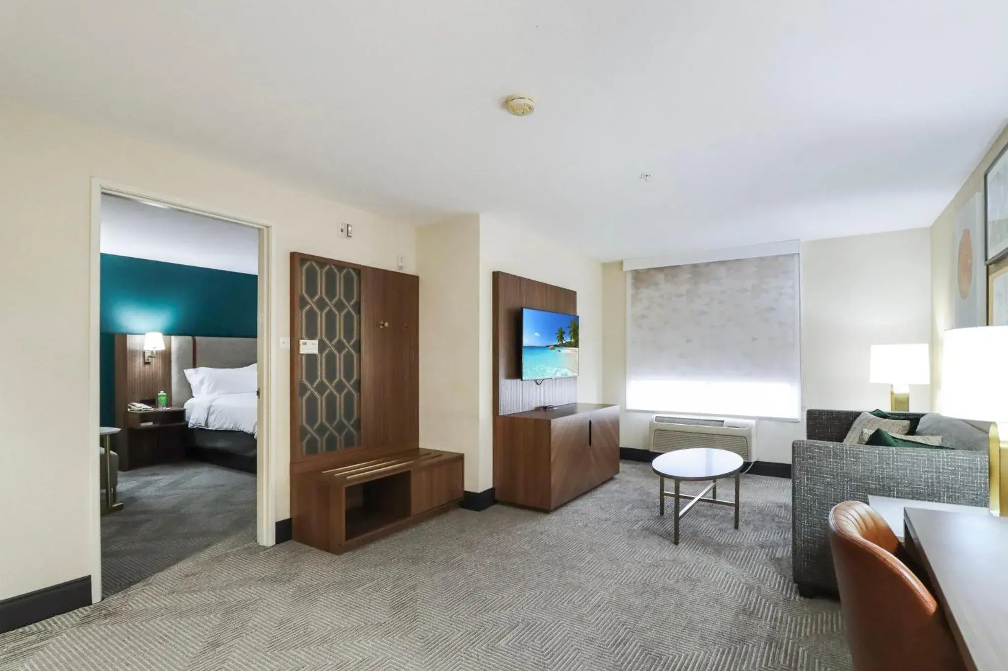 Photo of the whole room, Bed in Holiday Inn Quincy by IHG Photo of the whole room, Bed in Holiday Inn Quincy by IHG