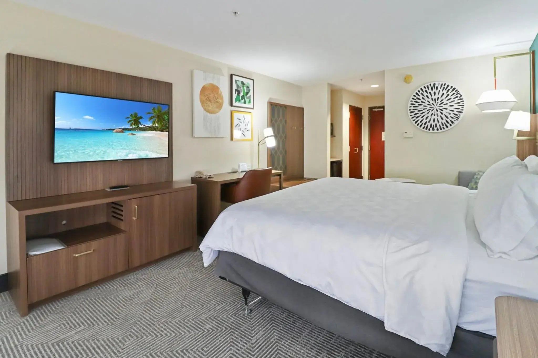 Premium King Room in Holiday Inn Quincy by IHG Premium King Room in Holiday Inn Quincy by IHG