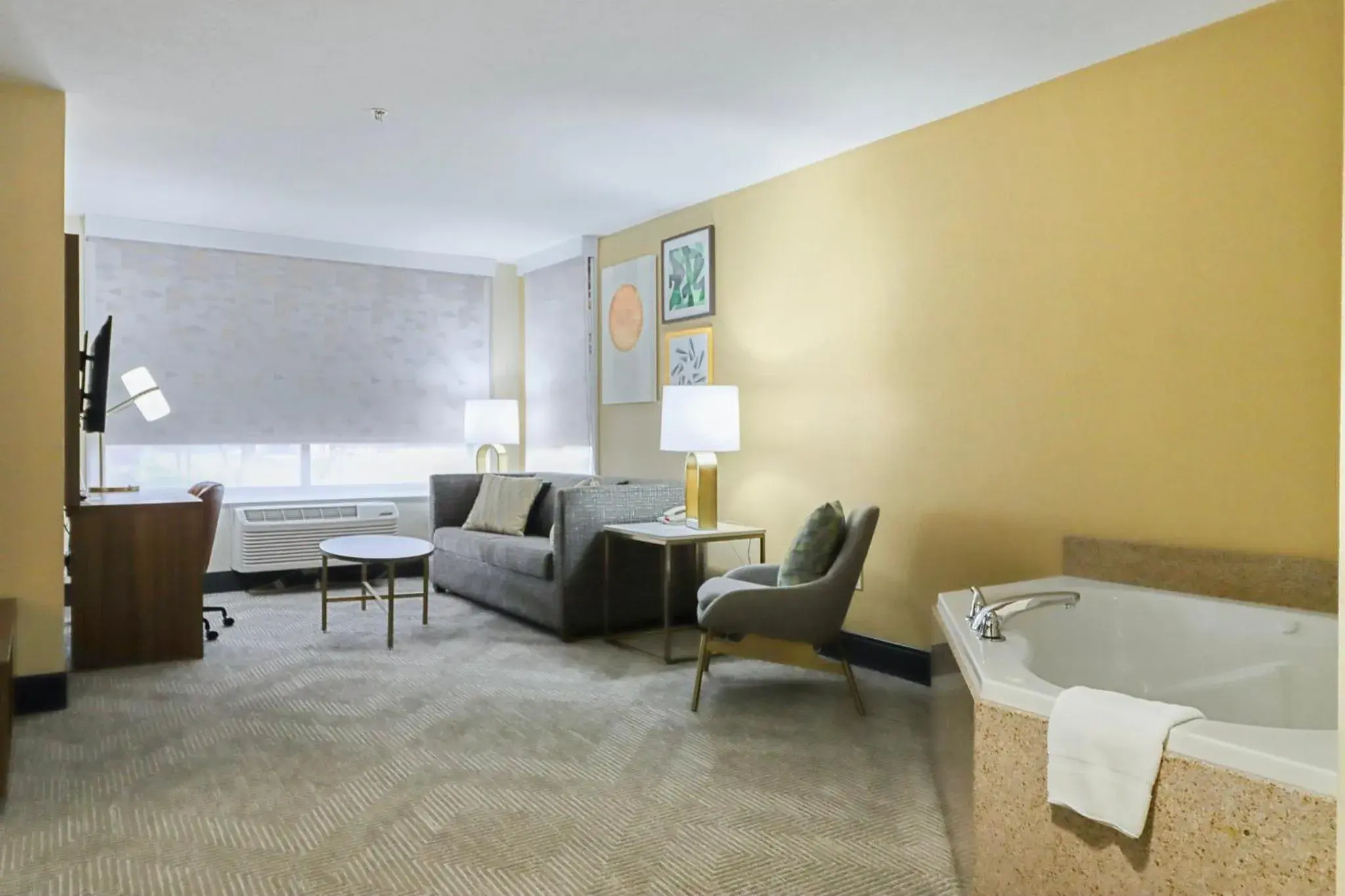 Photo of the whole room in Holiday Inn Quincy by IHG Photo of the whole room in Holiday Inn Quincy by IHG