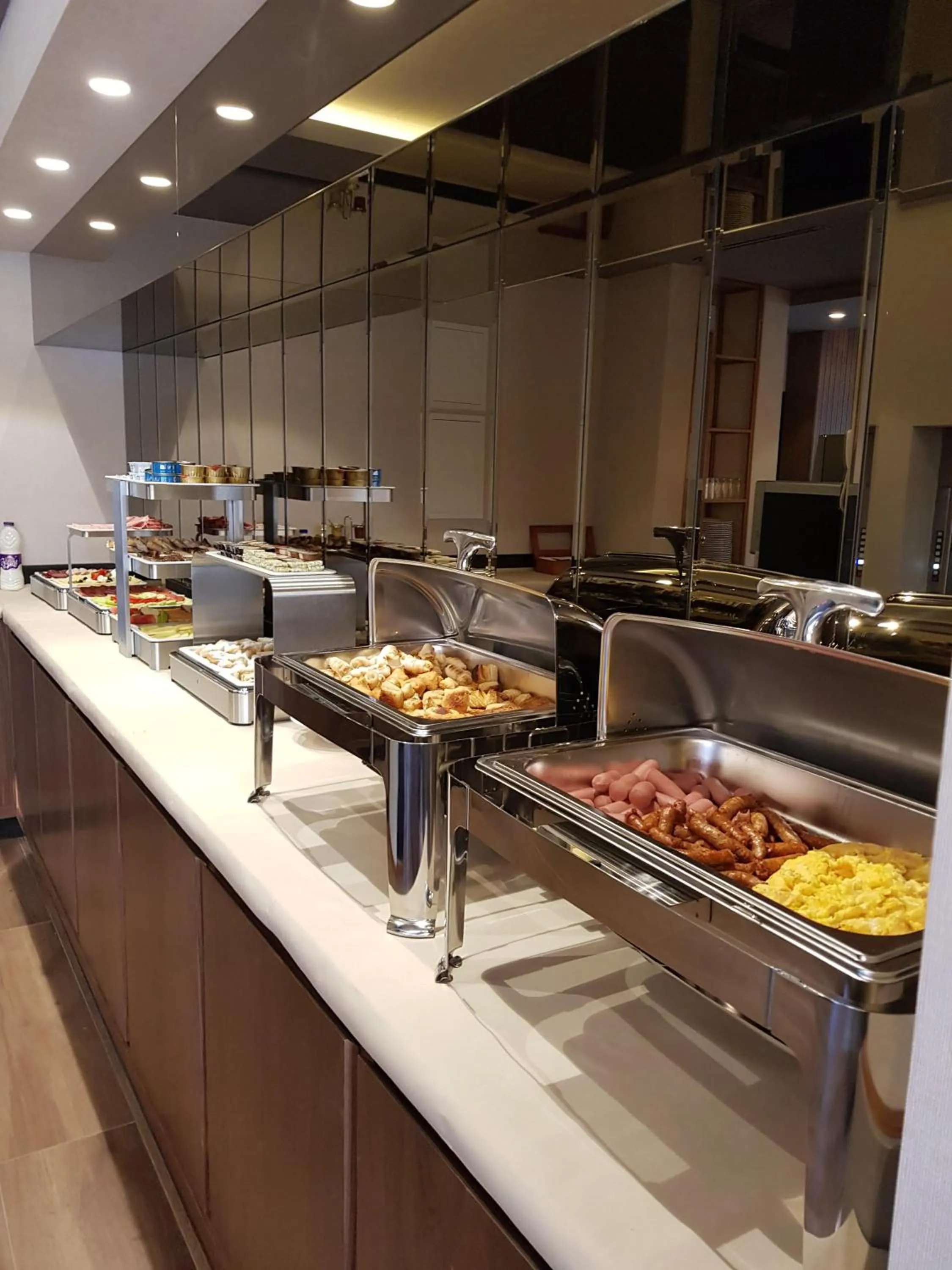 Breakfast in Hotel Union