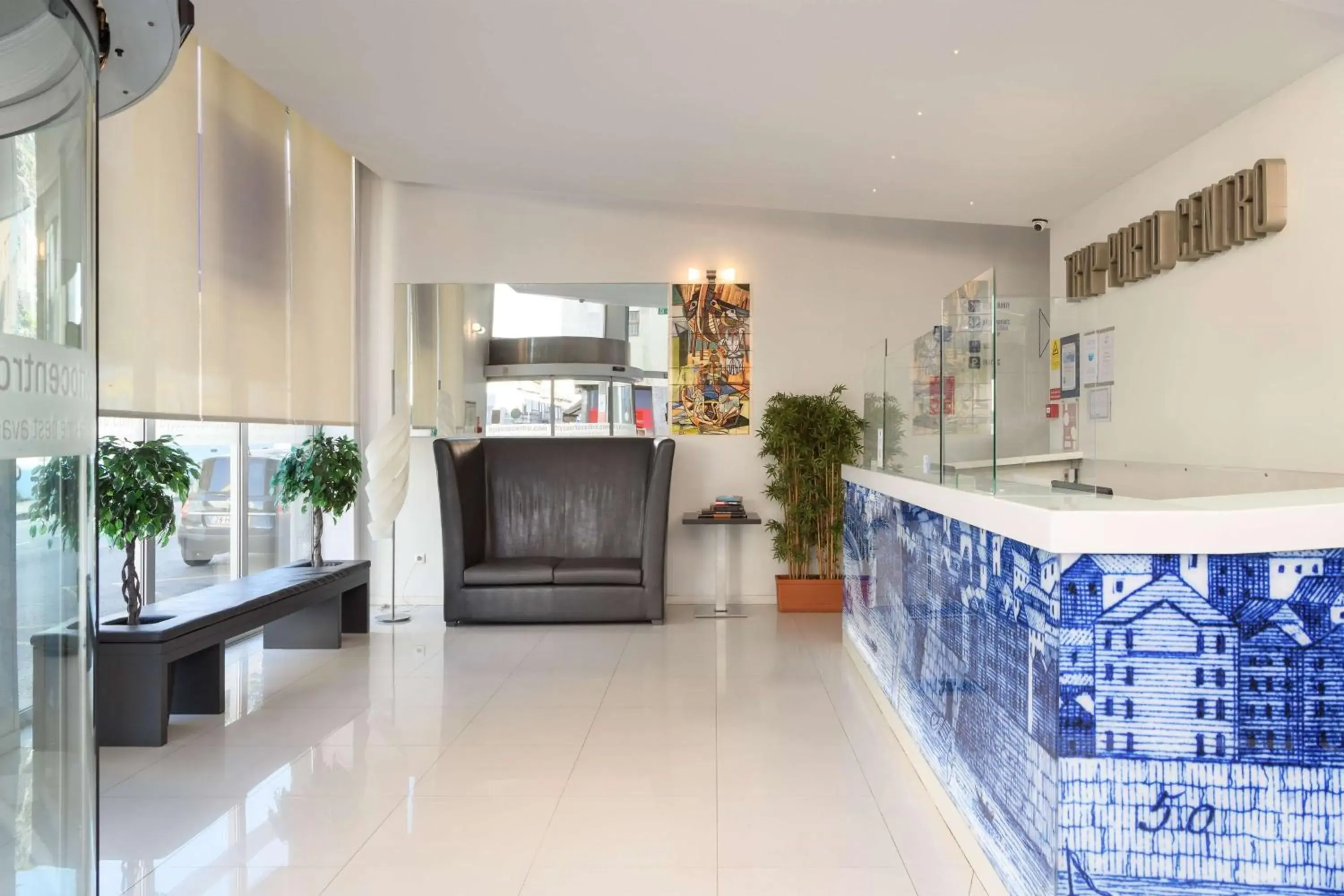 Lobby or reception in TRYP by Wyndham Porto Centro Hotel Lobby or reception in TRYP by Wyndham Porto Centro Hotel