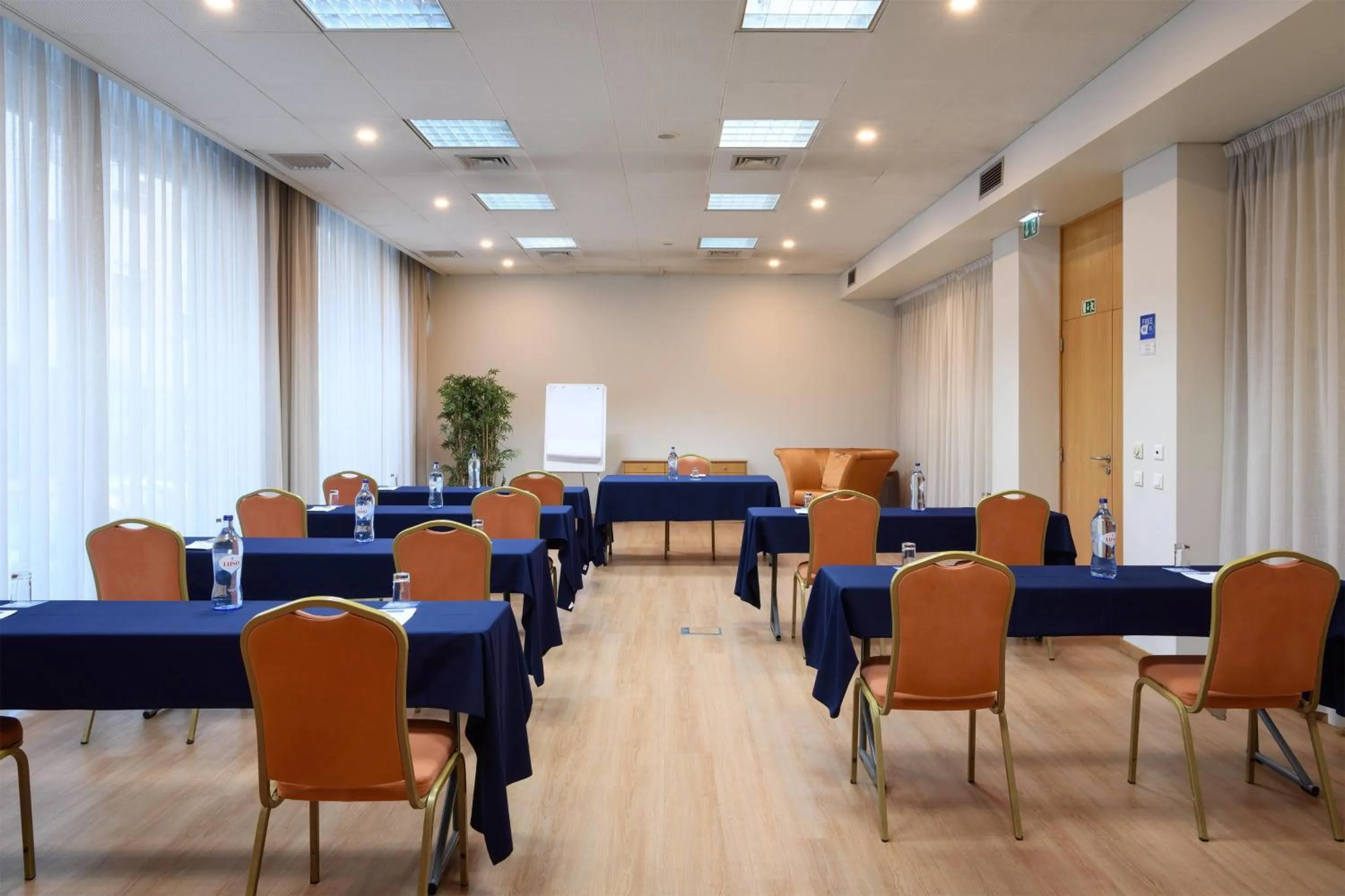Meeting/conference room in TRYP by Wyndham Porto Centro Hotel
