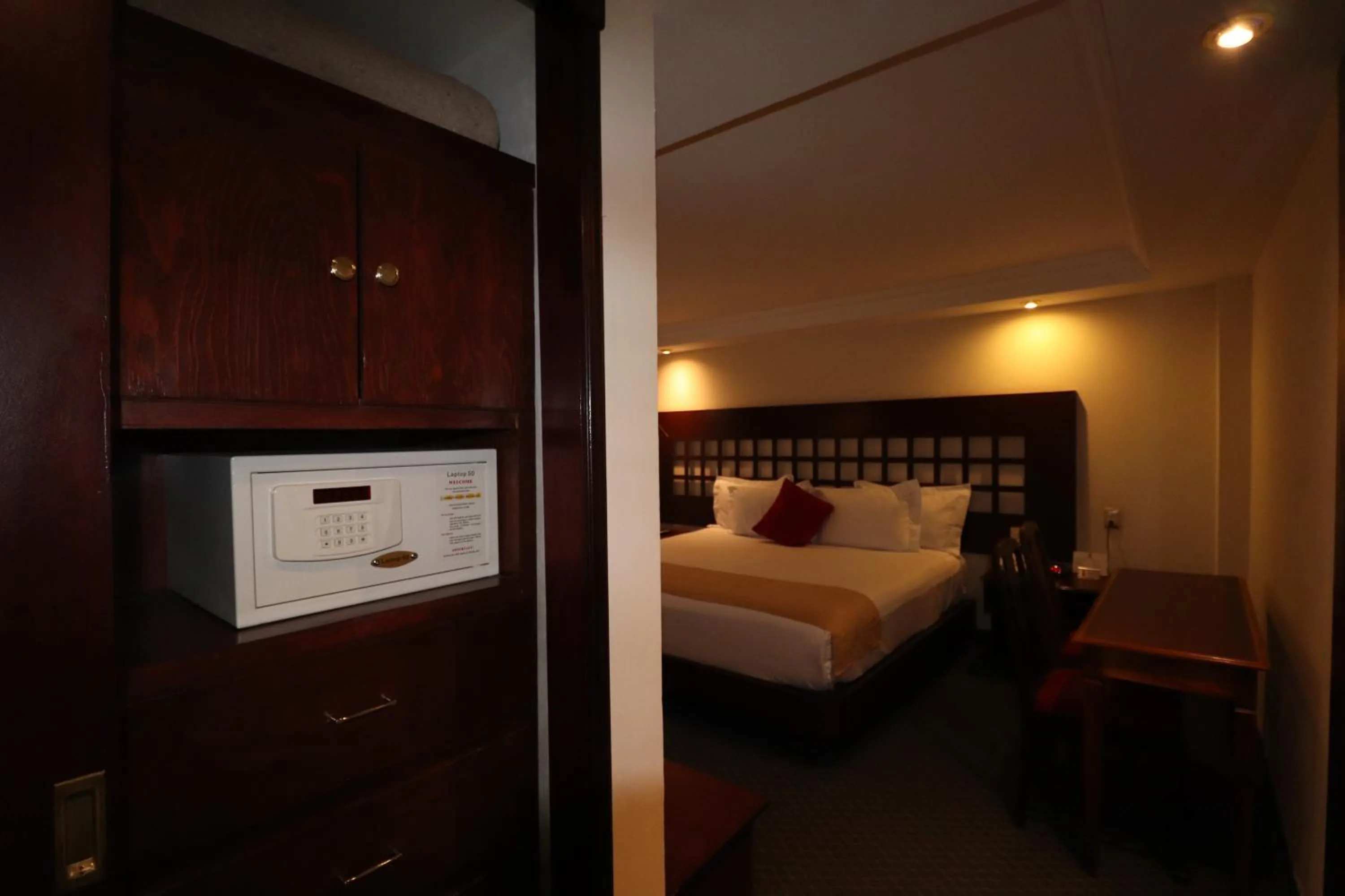 Bedroom, Bed in Best Western Toluca