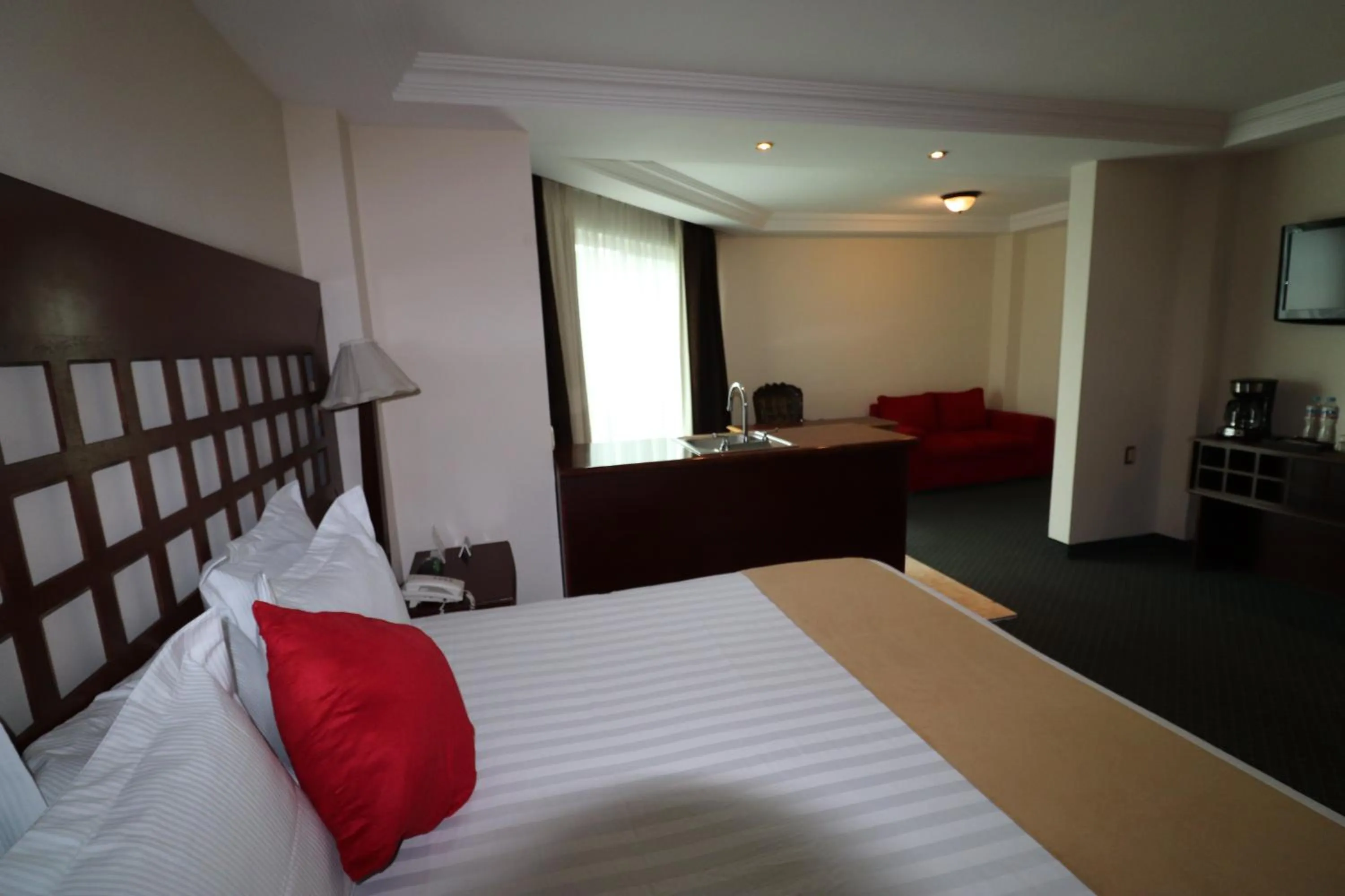 Photo of the whole room, Bed in Best Western Toluca