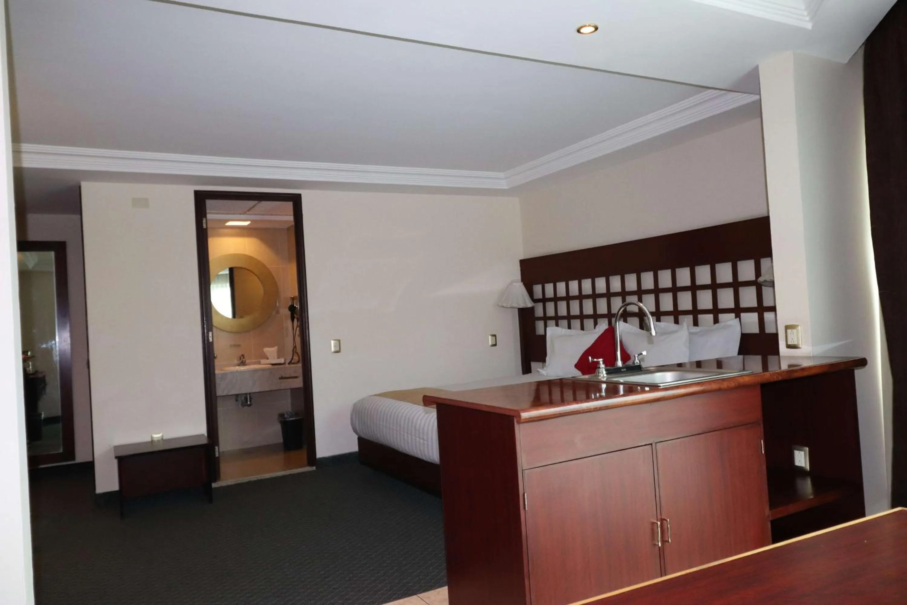 Bedroom, Bed in Best Western Toluca