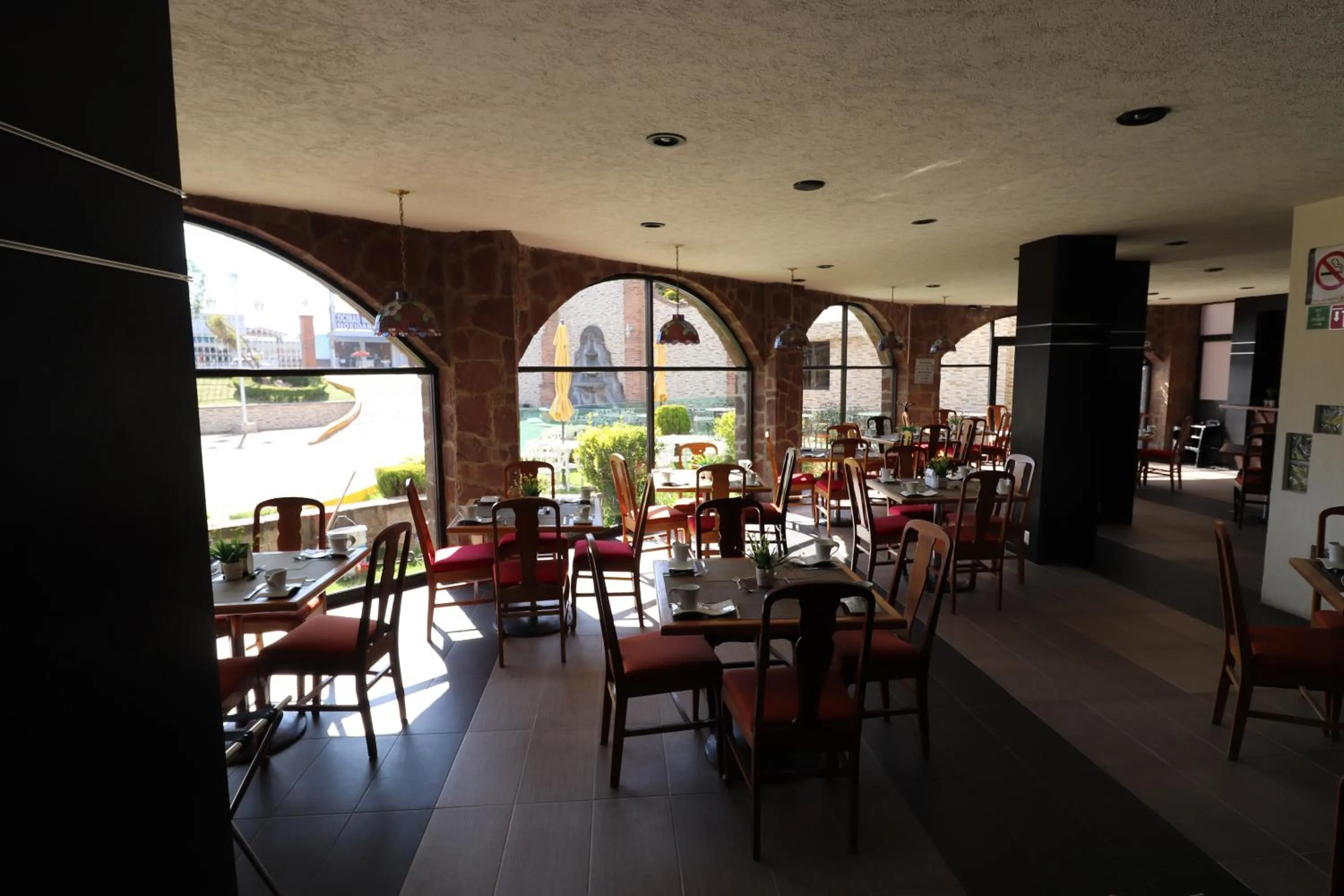 Restaurant/places to eat in Best Western Toluca