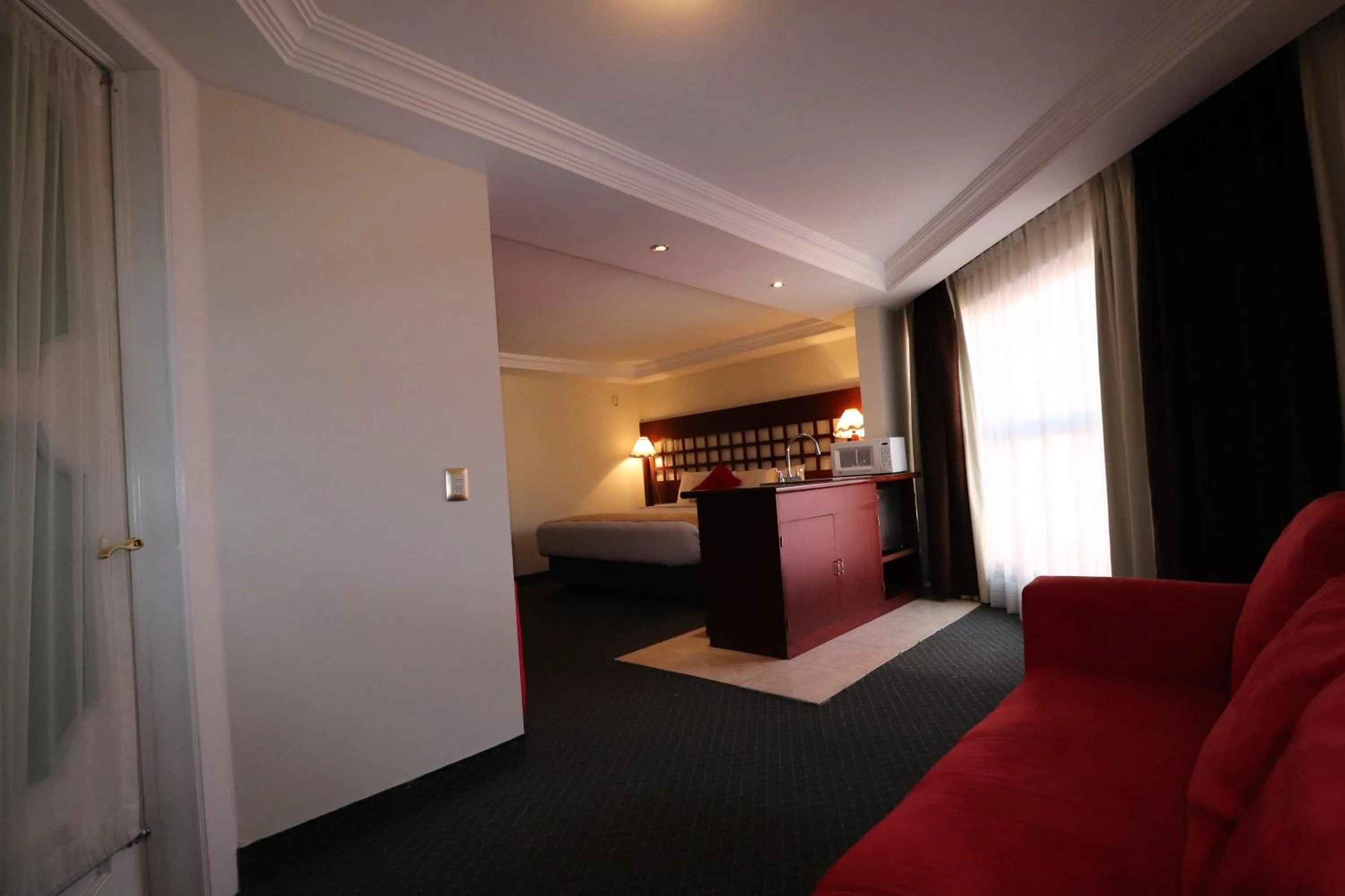 Living room in Best Western Toluca