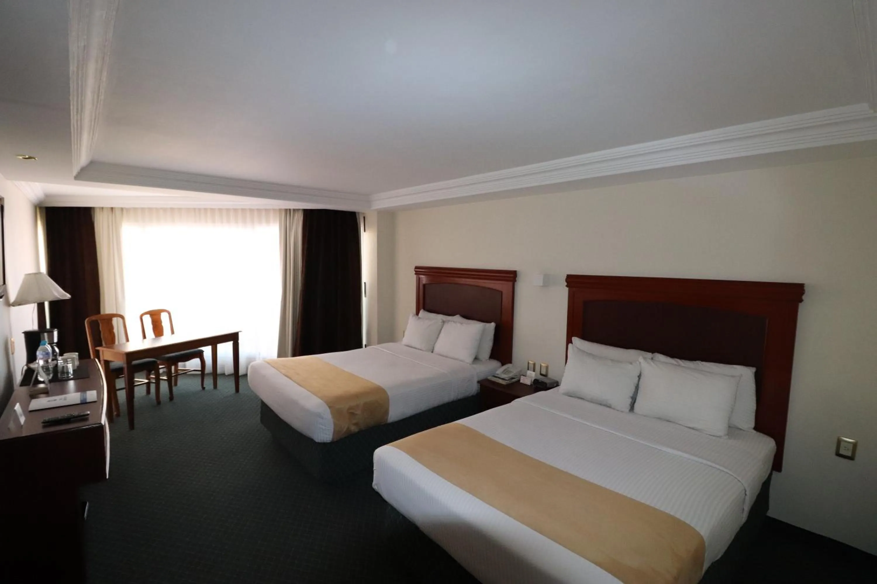 Photo of the whole room, Bed in Best Western Toluca
