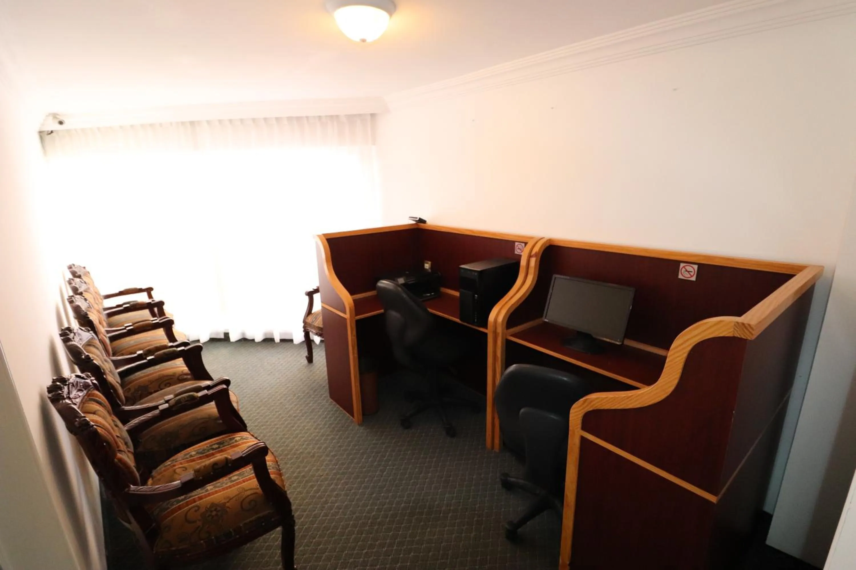 Seating area in Best Western Toluca