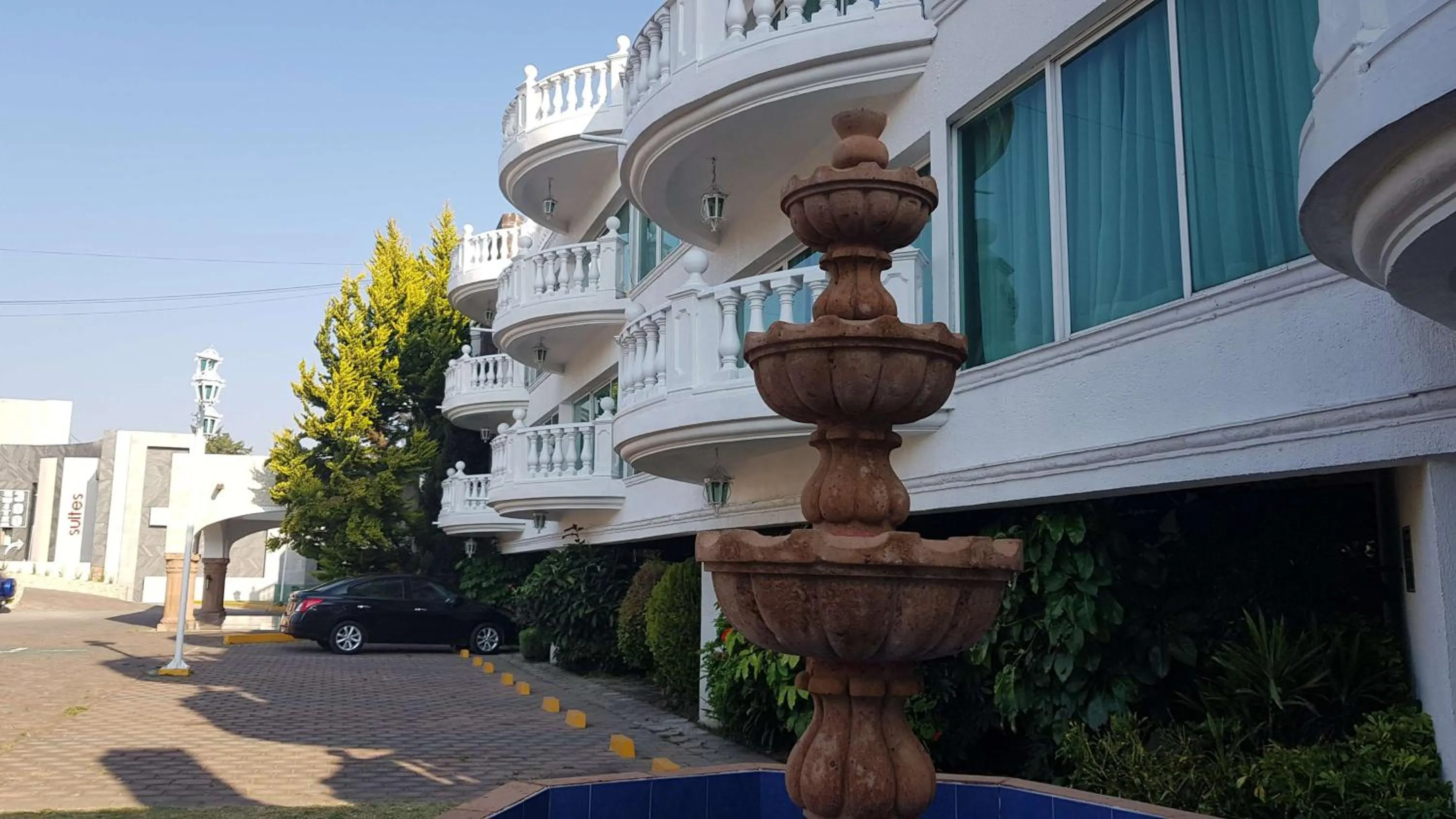 Property building in Best Western Toluca