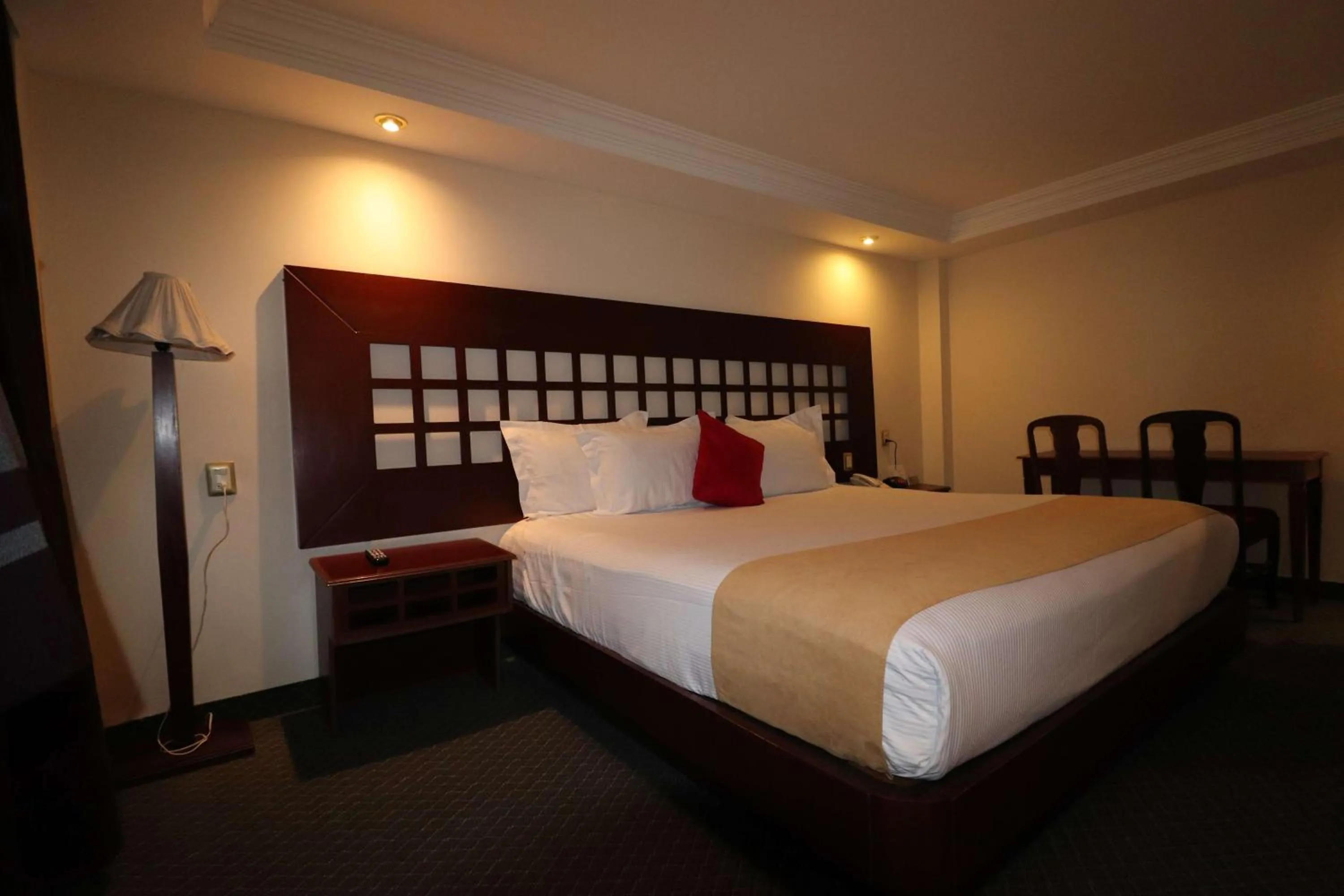 Bedroom, Bed in Best Western Toluca