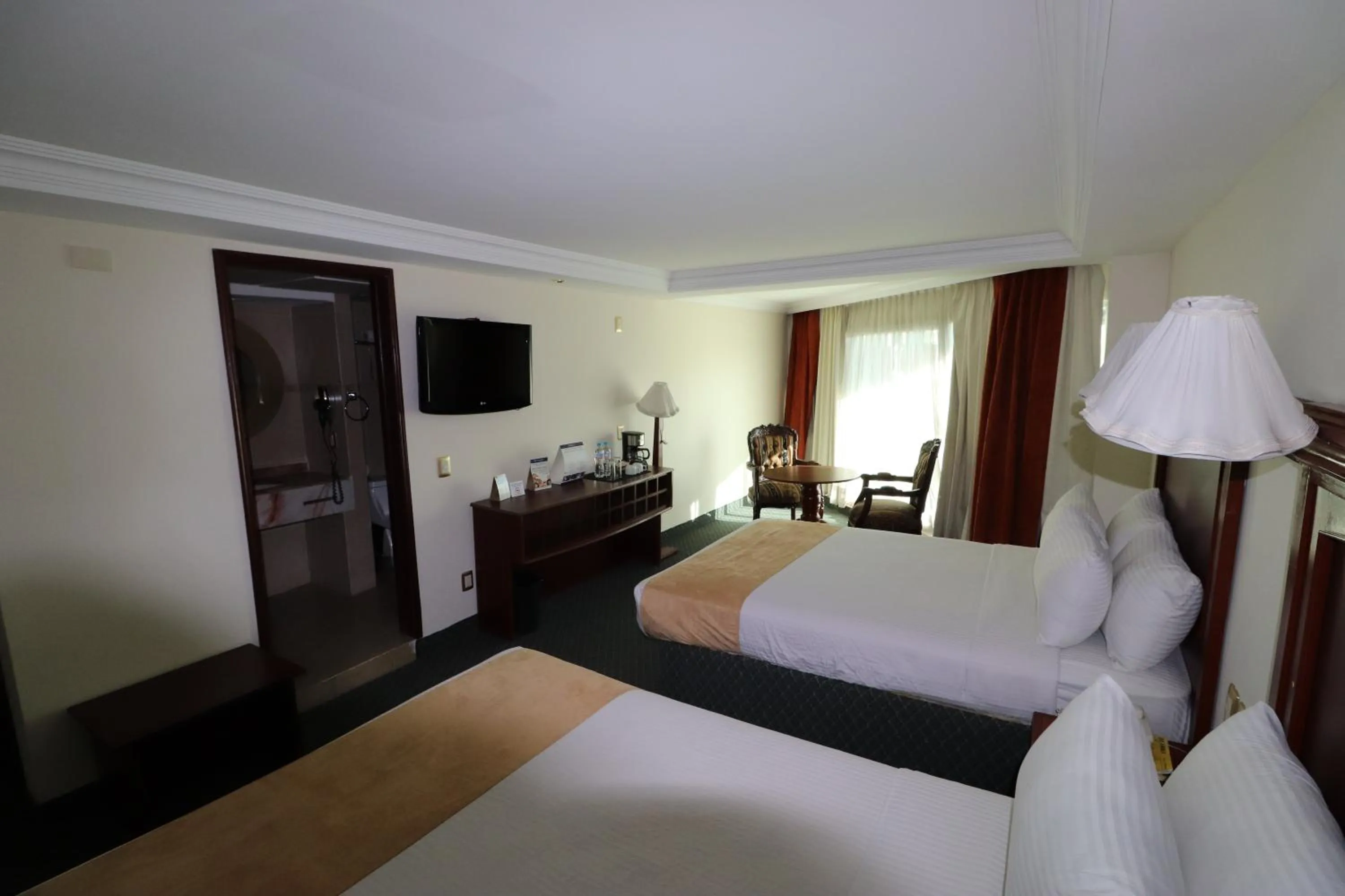 Photo of the whole room, Bed in Best Western Toluca