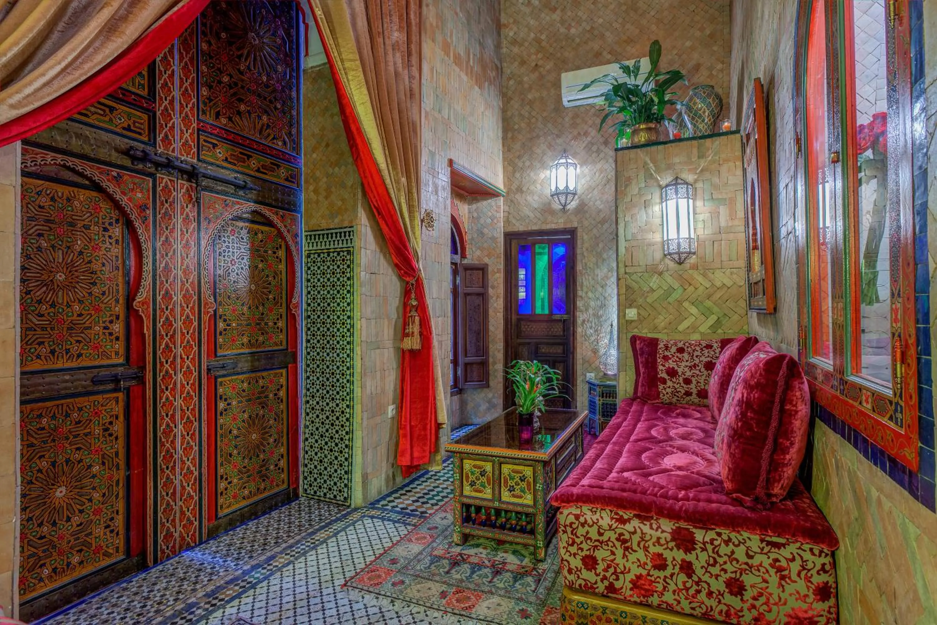 Photo of the whole room in Riad La Maison Verte