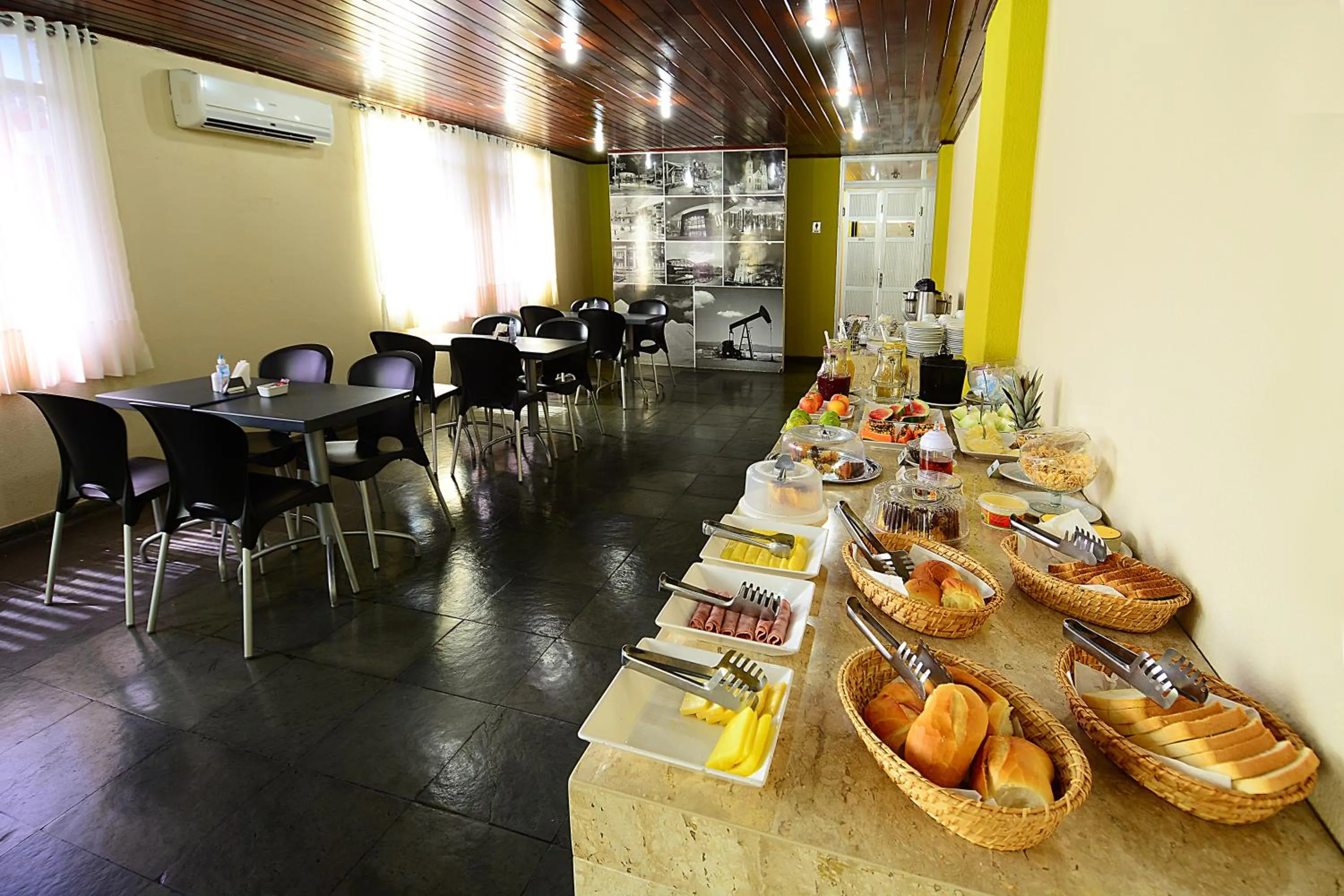 Restaurant/places to eat in Hotel Imperial