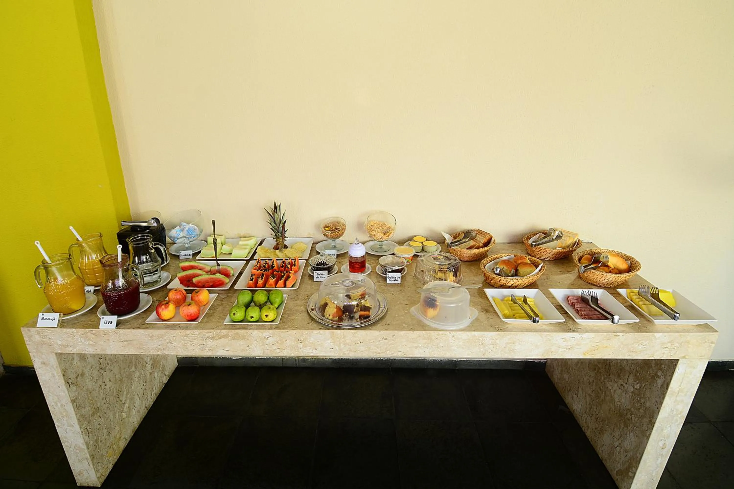 Restaurant/places to eat in Hotel Imperial