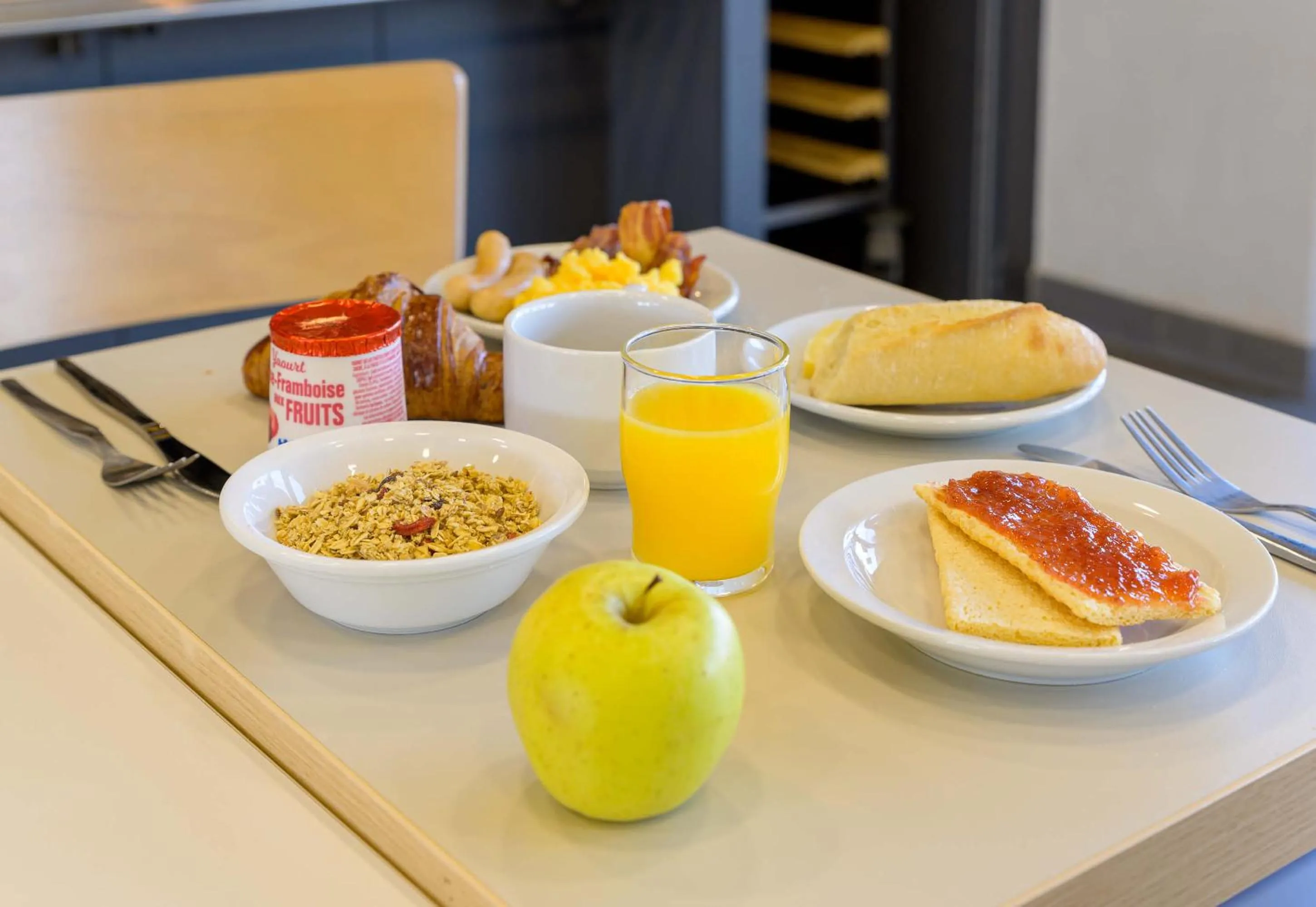 Breakfast in B&B HOTEL Meaux