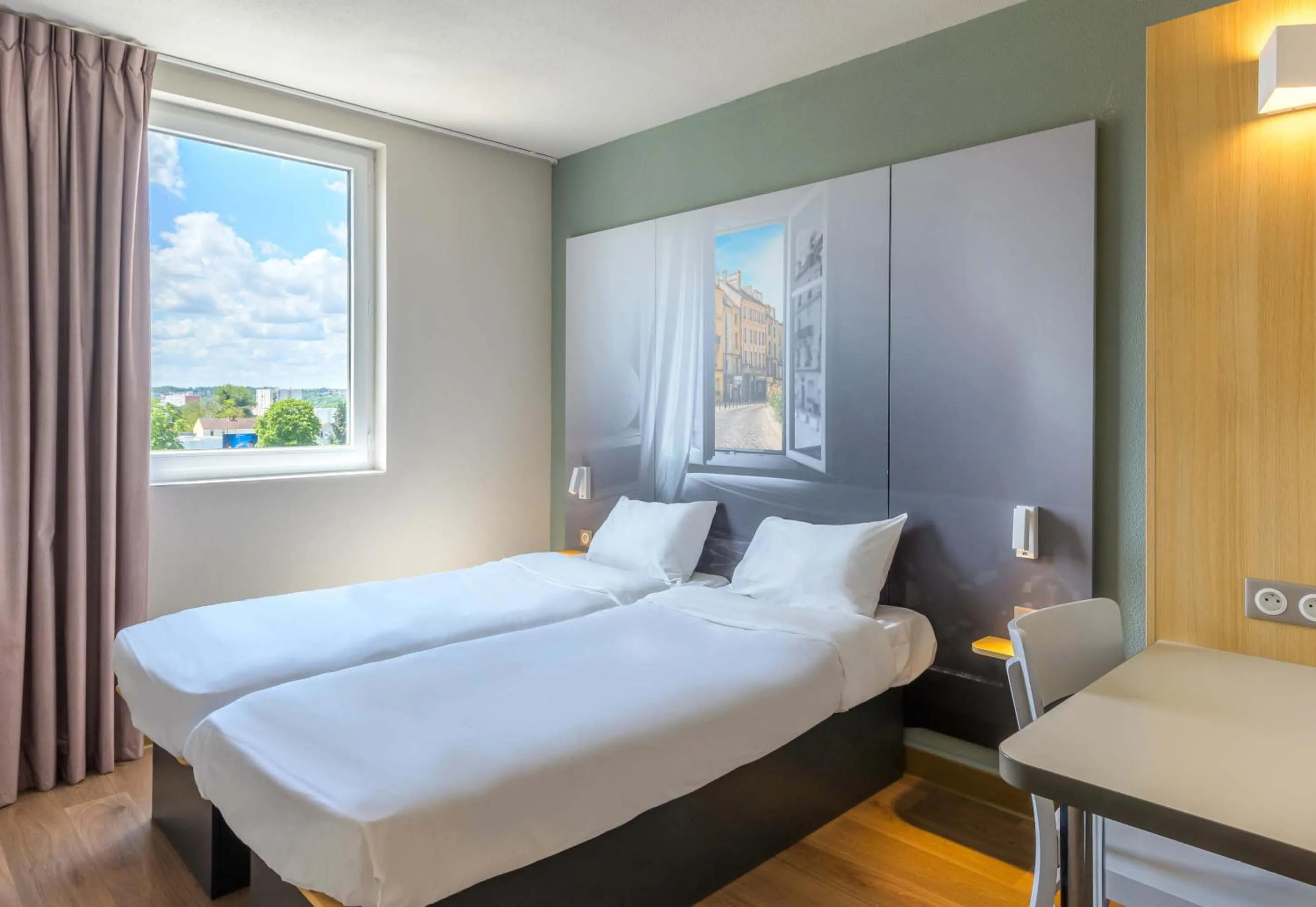 Bedroom, Bed in B&B HOTEL Meaux