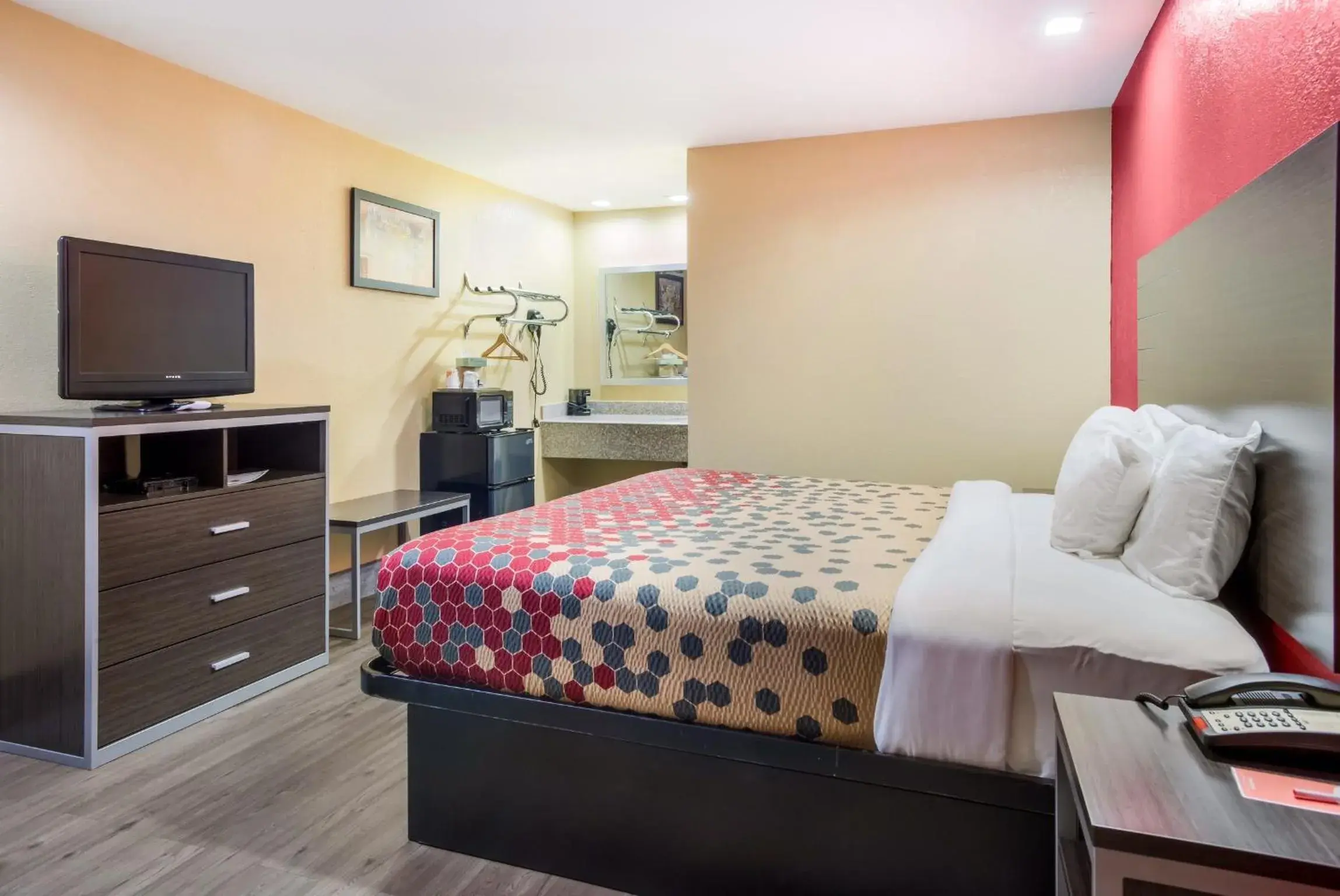 Bed in Econo Lodge Lake Charles University Area Bed in Econo Lodge Lake Charles University Area