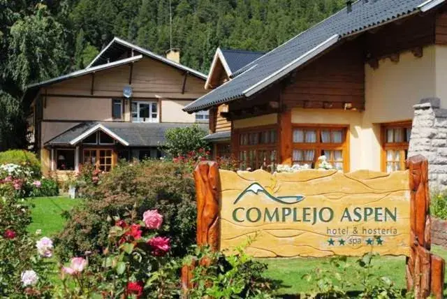 Facade/entrance in Complejo Aspen Facade/entrance in Complejo Aspen
