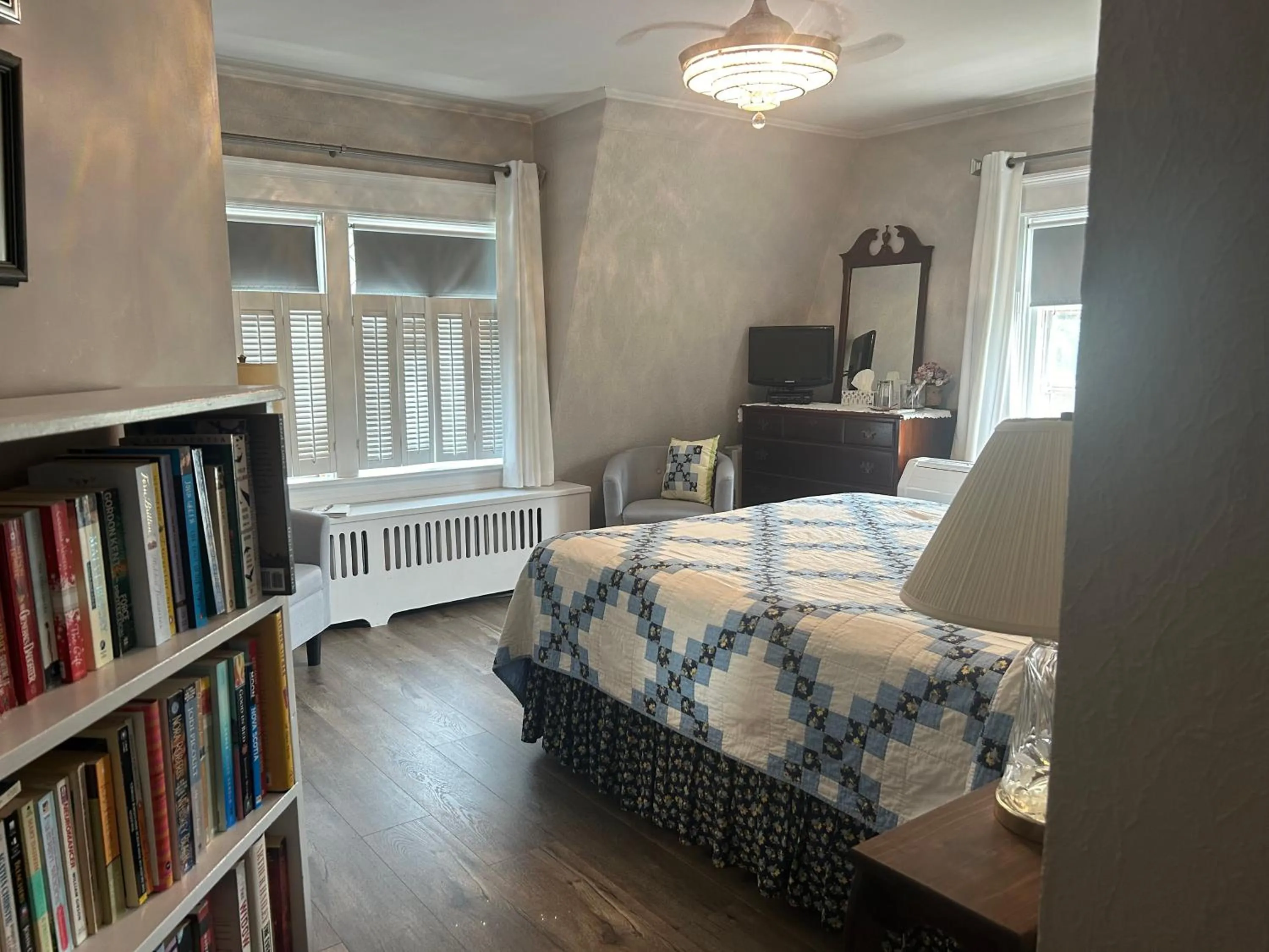 Library, Bed in Belgravia B&B