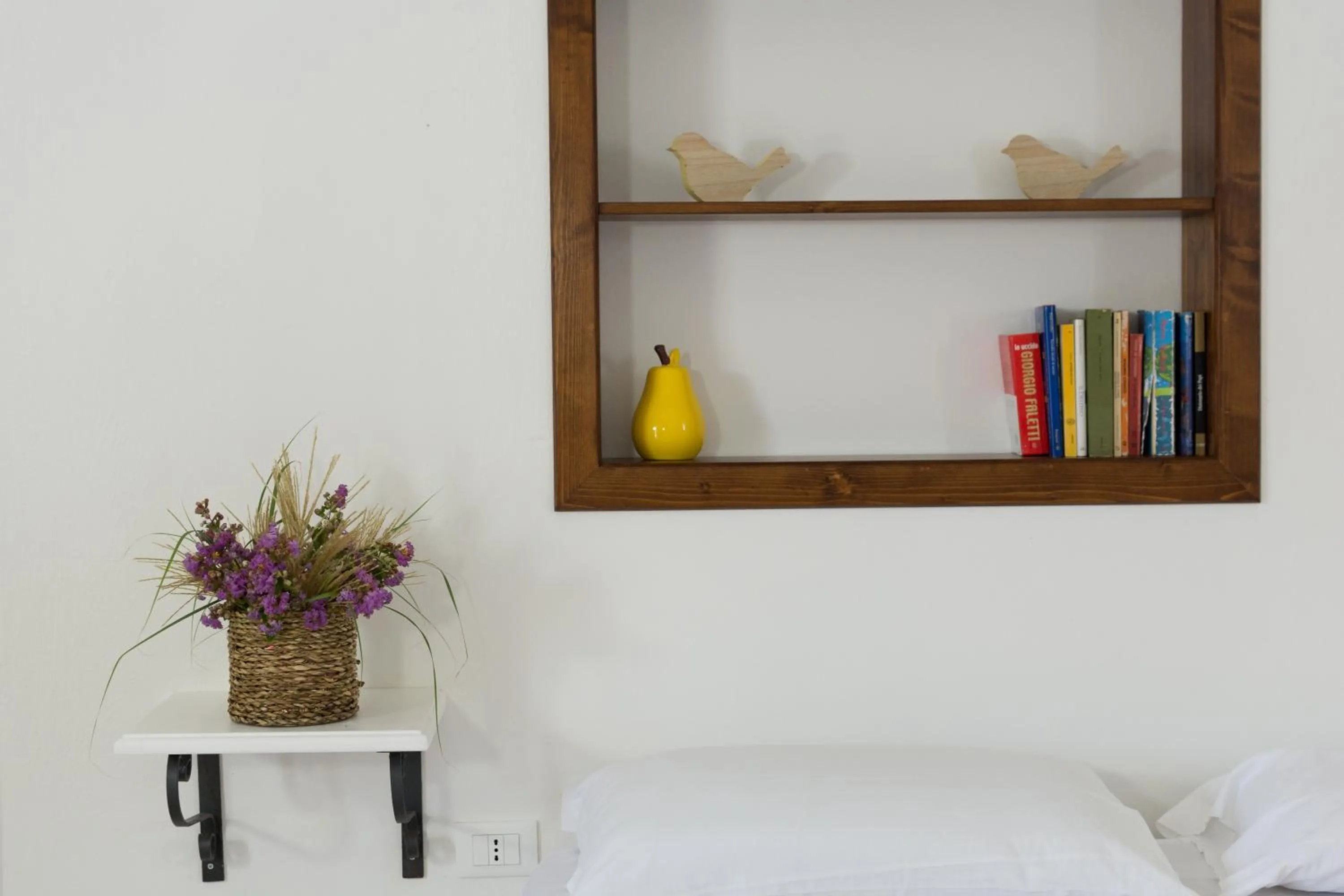 Decorative detail, Bed in Agriturismo di Serragiumenta
