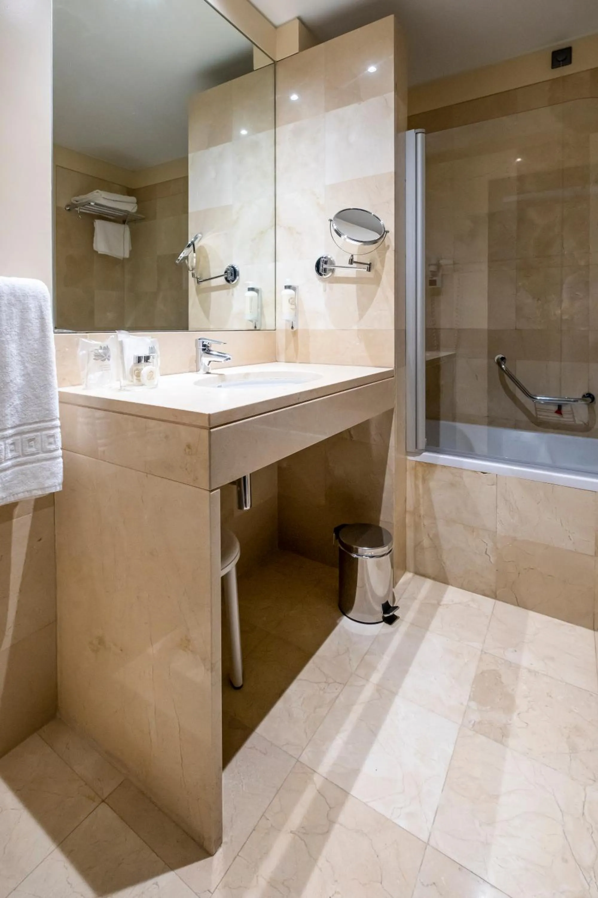 Bathroom in Palacio da Lousa Boutique Hotel
