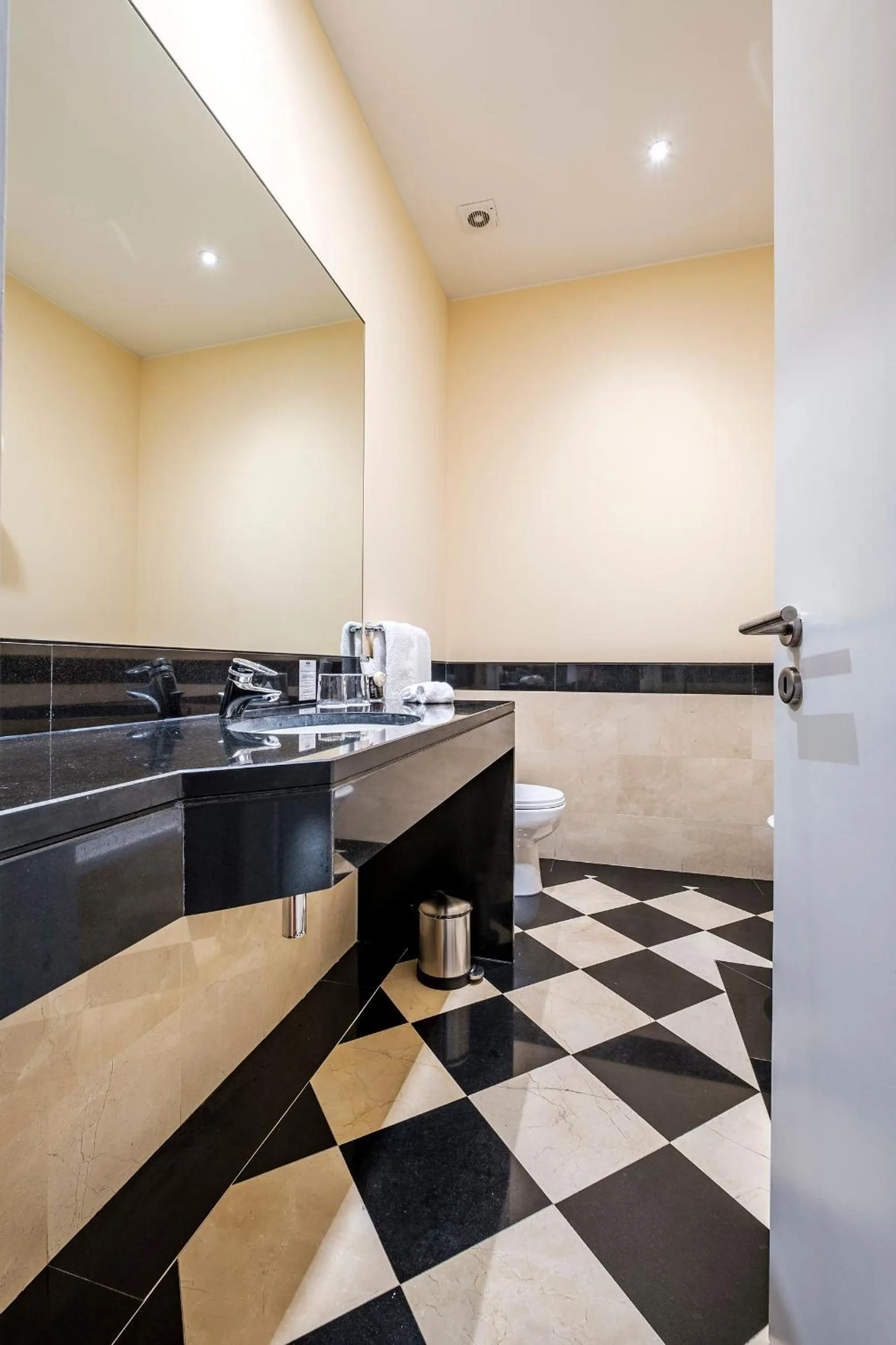 Bathroom in Palacio da Lousa Boutique Hotel