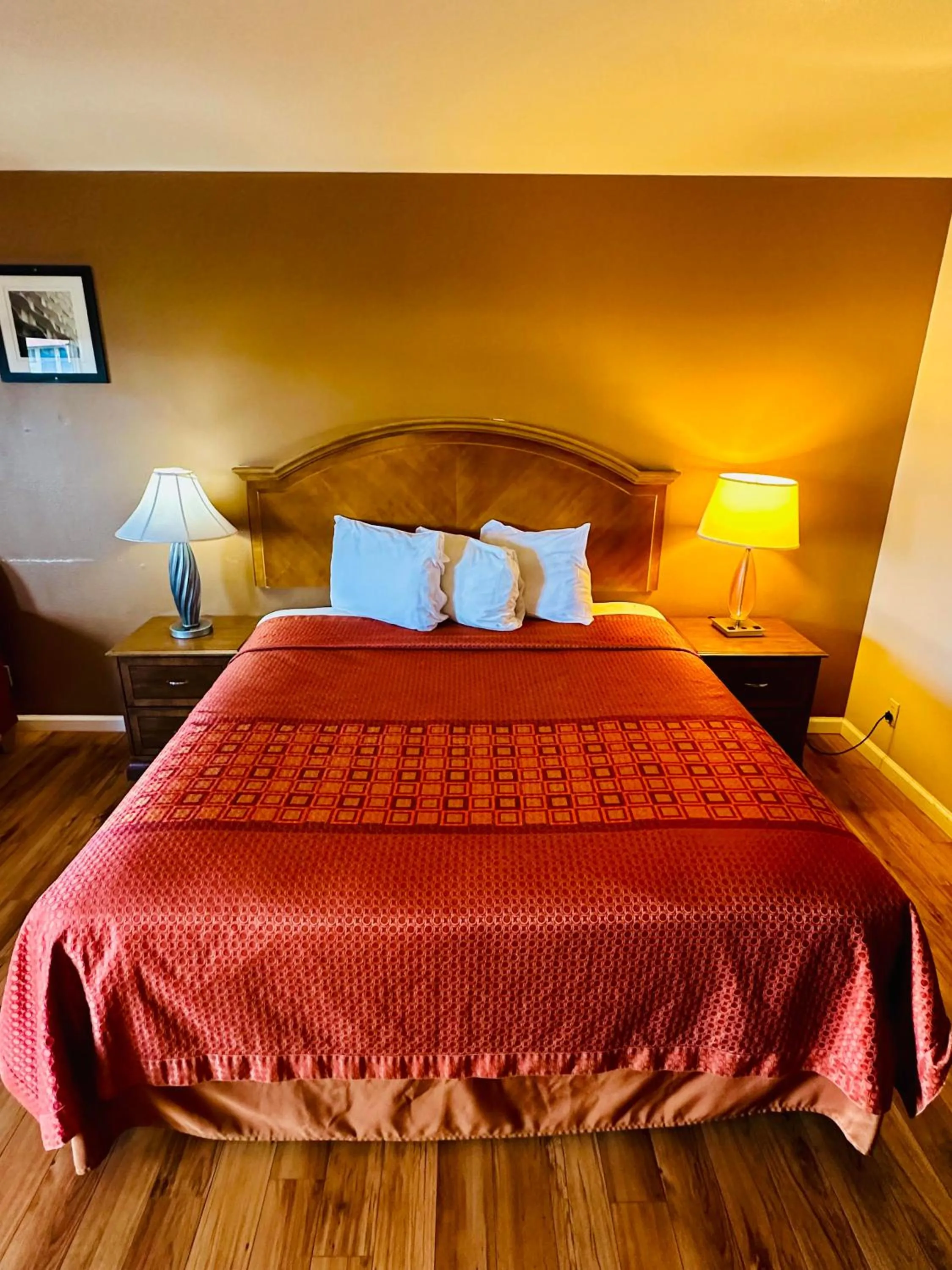 Bed in Franciscan Inn Motel