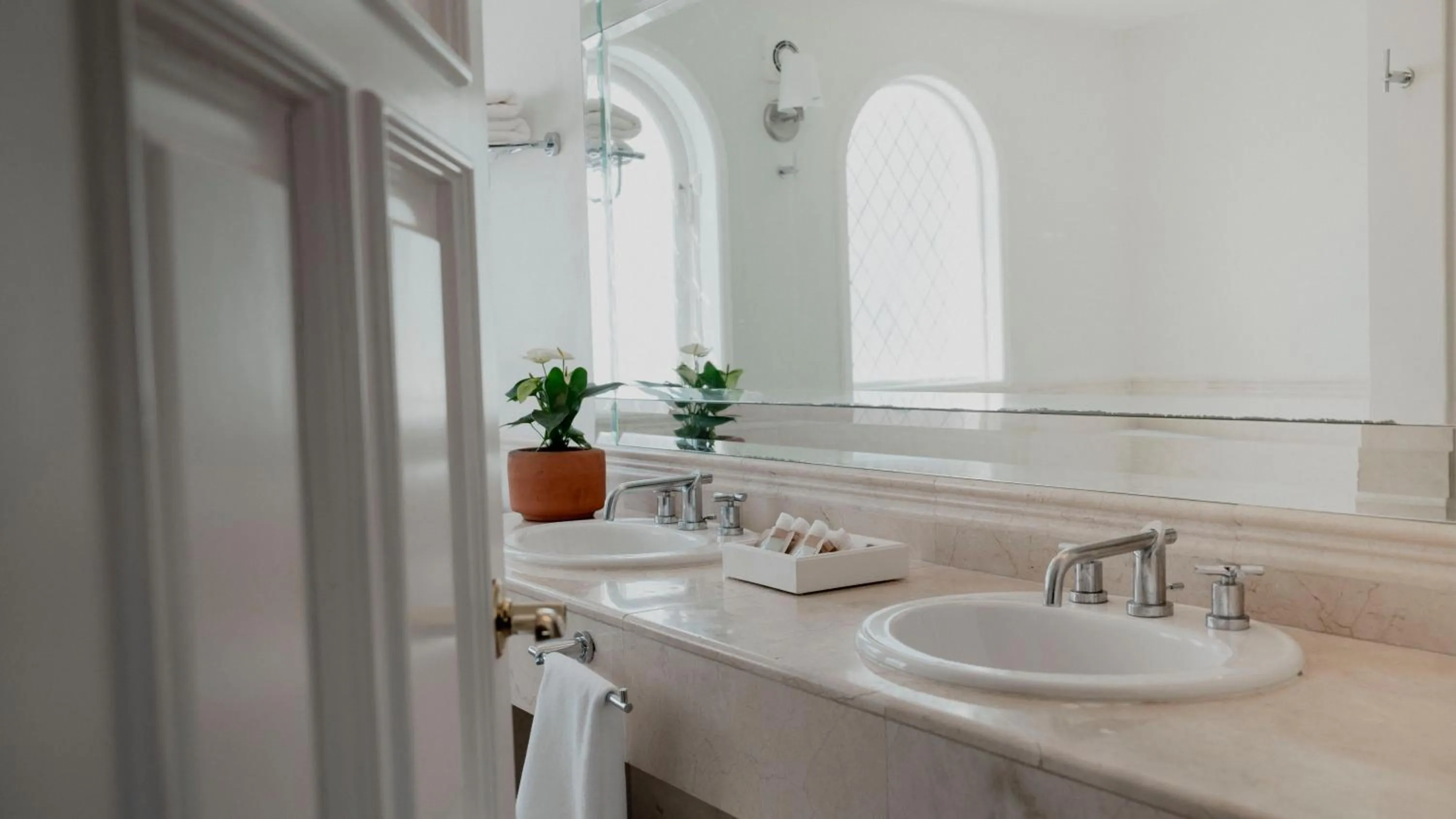 Casa Bonita Hotel & Luxury Residence