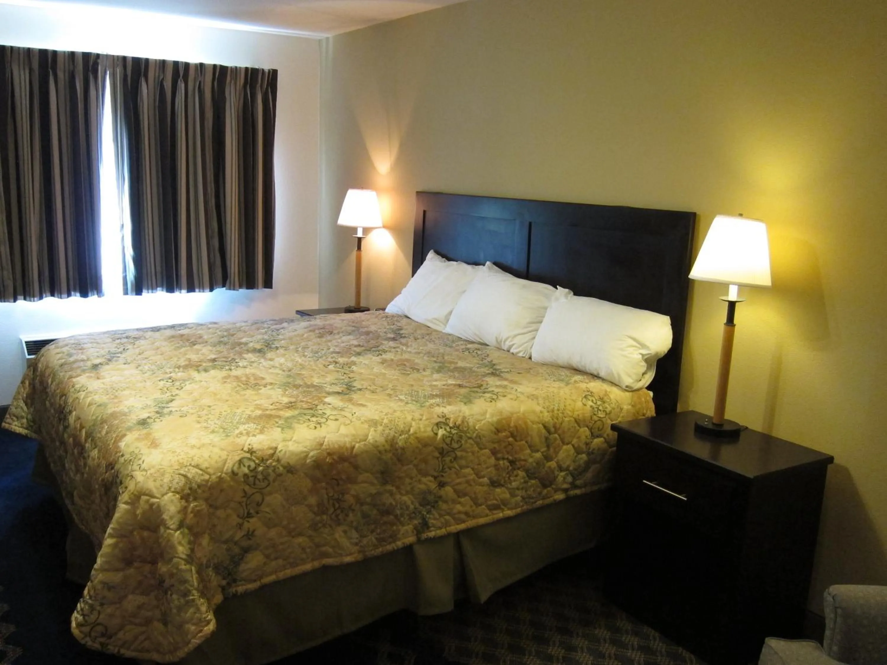 Photo of the whole room, Bed in Fidalgo Country Inn